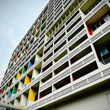 A piece of Berlin architectural history. 110 sqm · 16th floor · fully furnished · maisonette in Westend