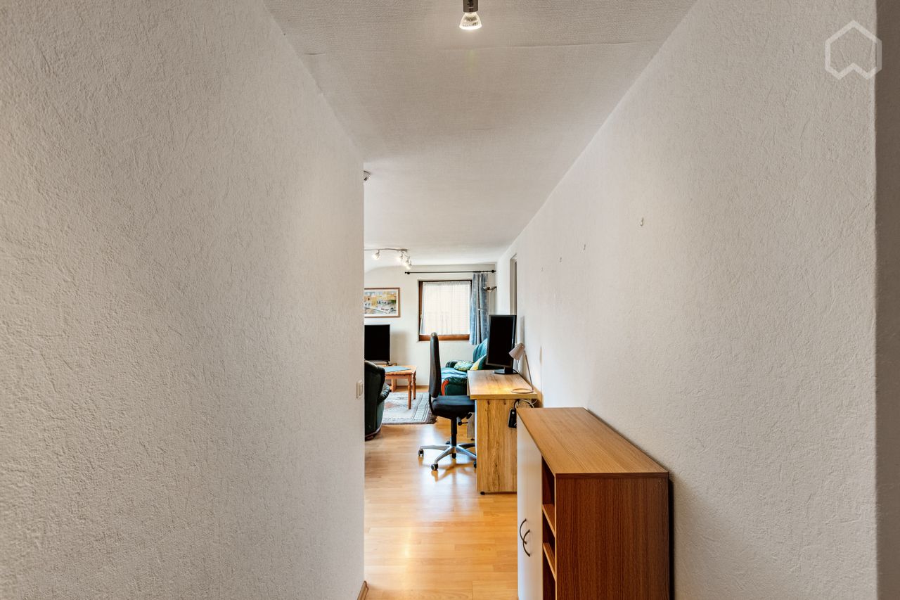 Bright and friently 2 room apartment in the attic, calm located with good infrastructure