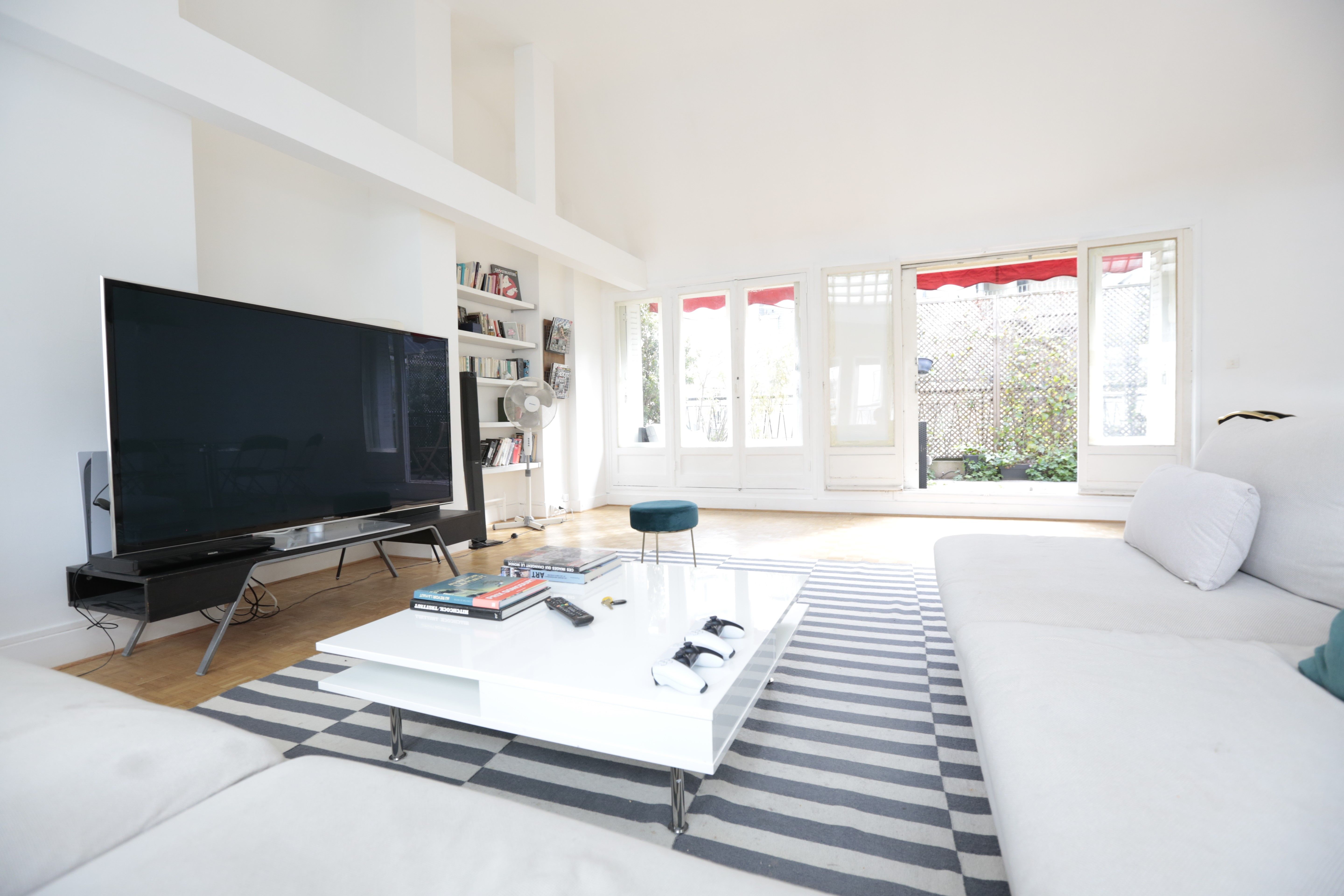 Superbe Appartement Meublé en Dernier Étage avec Vue Tour Eiffel (loyer tout inclus) Paris