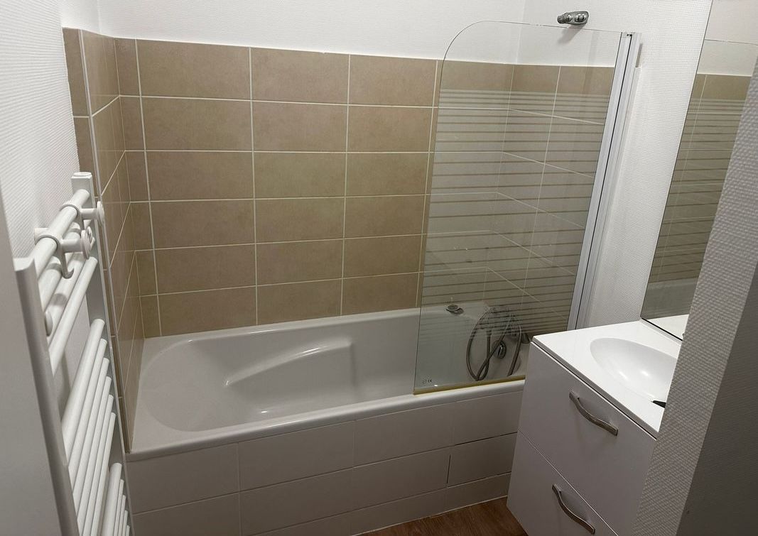 Location Location Chambre meublée dans appartement Rénové - Lyon 6 Brotteaux proche Gare Part Dieu – 900 cc/mois par chambre (loyer tout inclus)