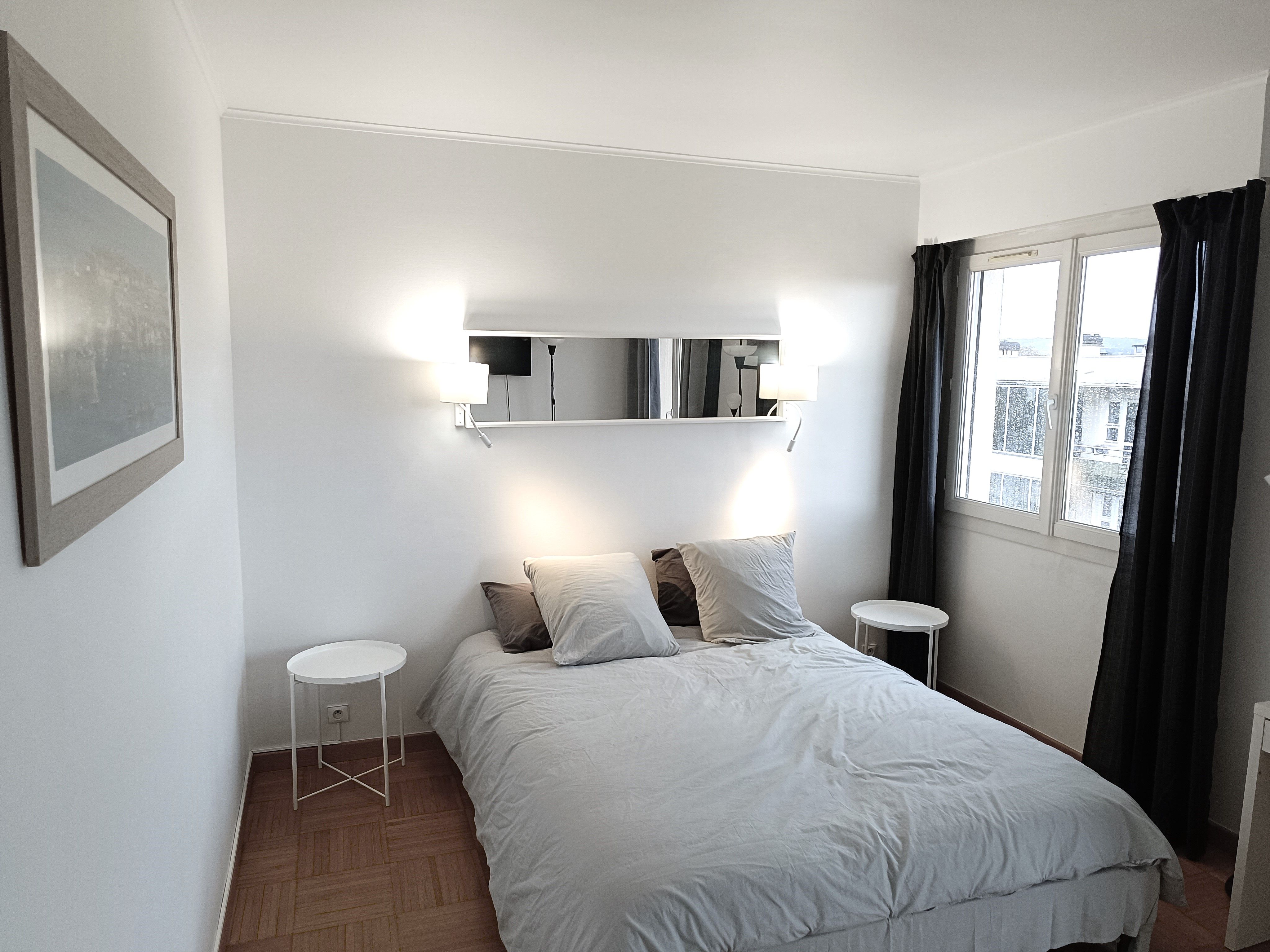 Location T5 -3 chambres - 10 couchages - centre ville  avec parkings -cave - gardien (loy