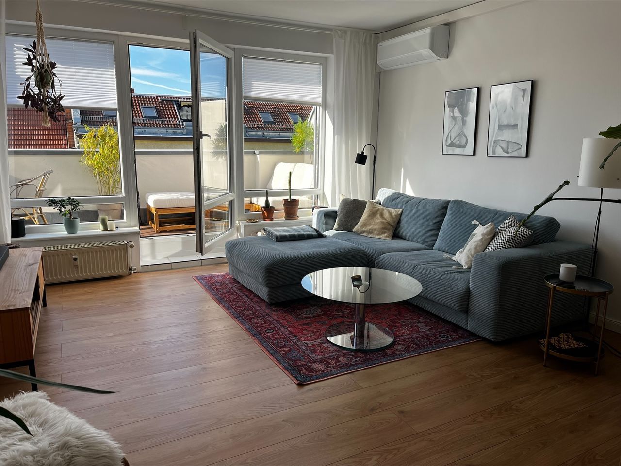 Gorgeous bright top floor apartment in Moabit