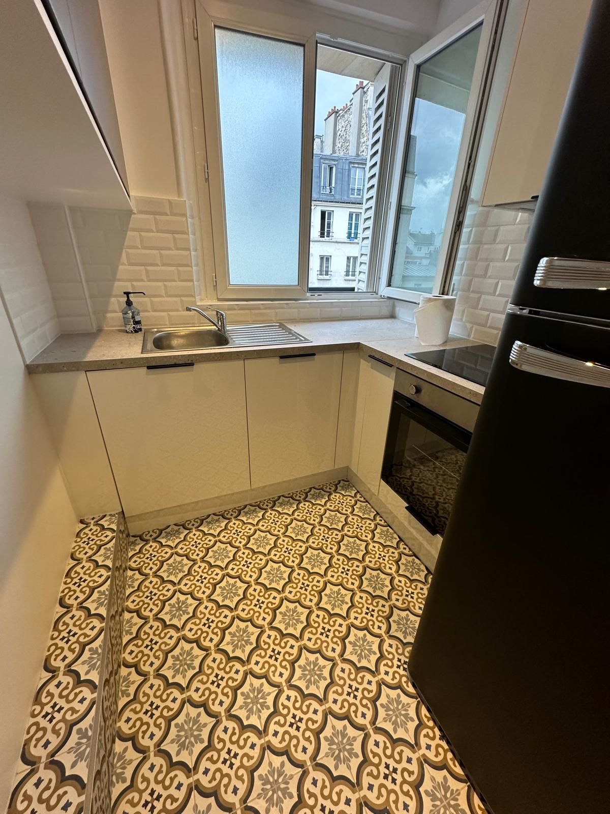 Chambre de 10M² en colocation dans un appartement de 49M² (loyer tout inclus) Paris