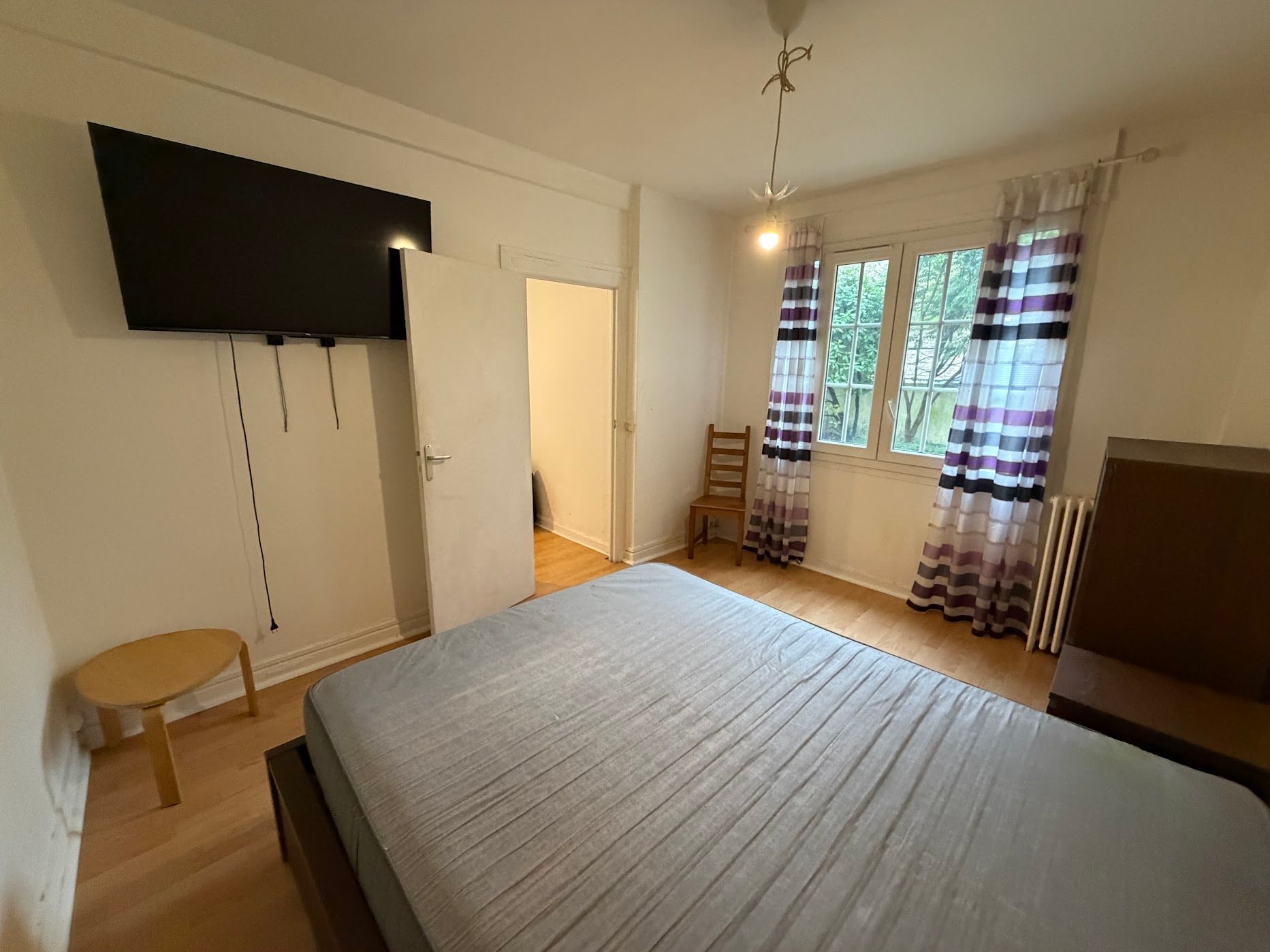 Location Chambre meublée pour fille en appartement avec jardin privé RER A (loyer tout in