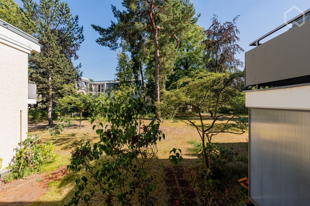 spacious quiet furnished room 13 sqm in a high-end apartment