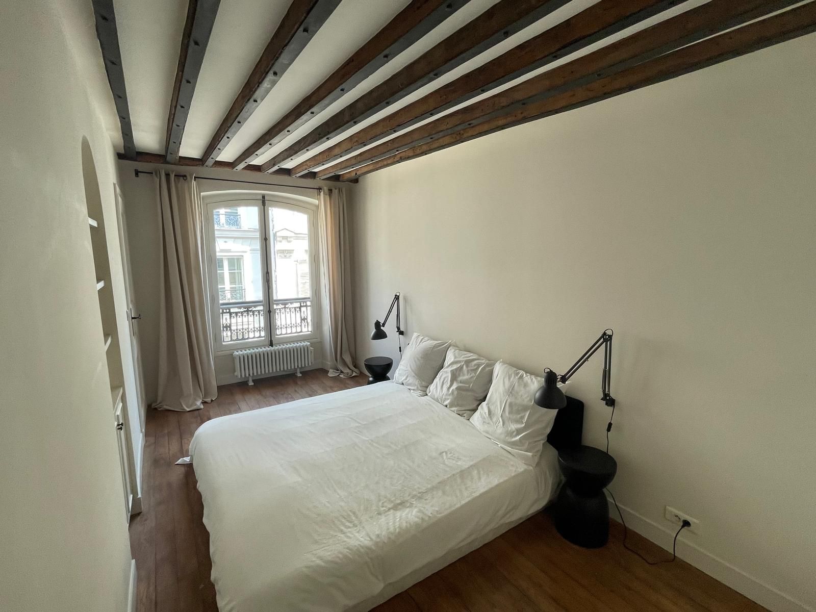 Location Appartement Élégant sur l’Iconique Rue de Verneuil, Paris 7 (loyer tout inclus)