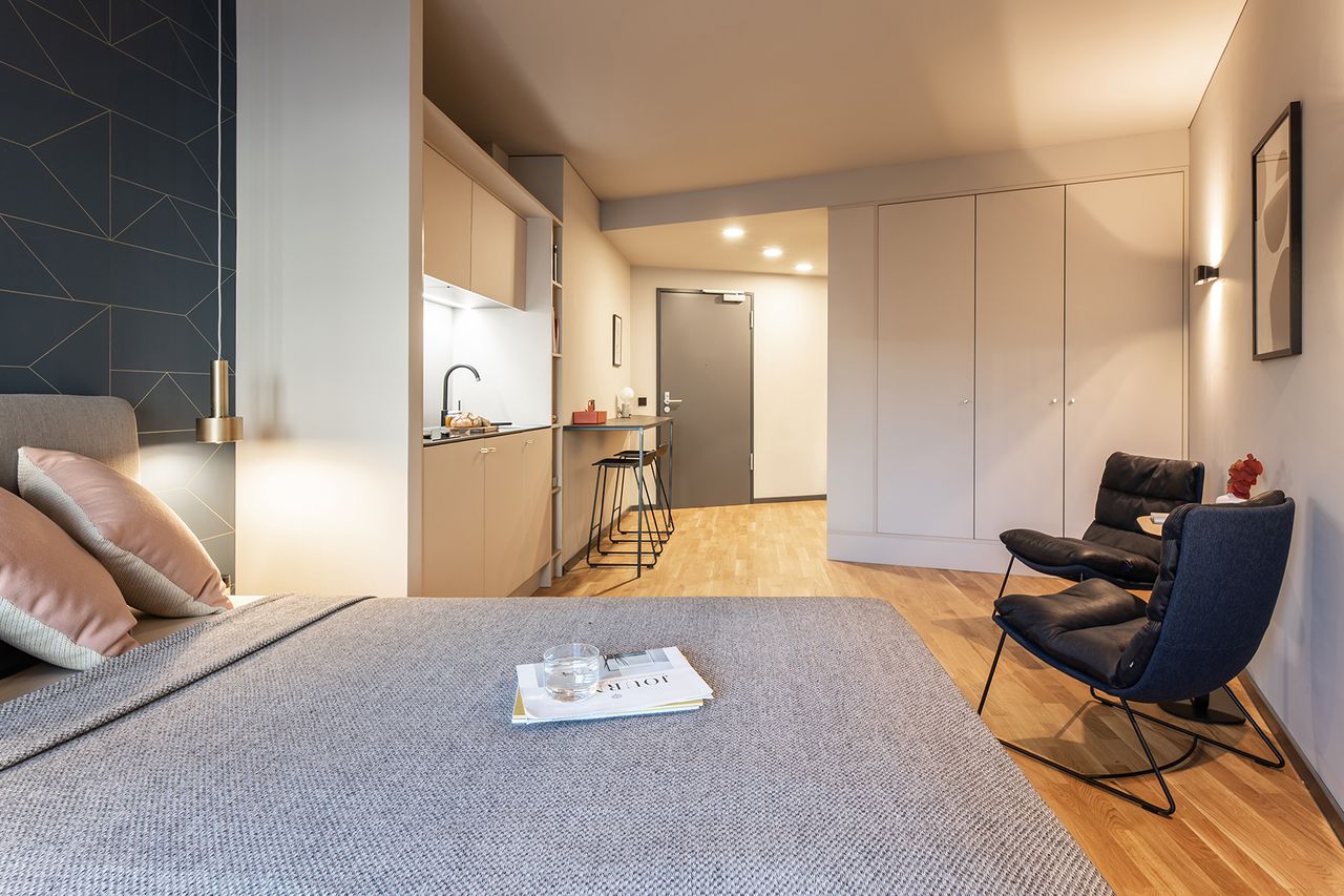 Modern Studio Apartment right at the Airport