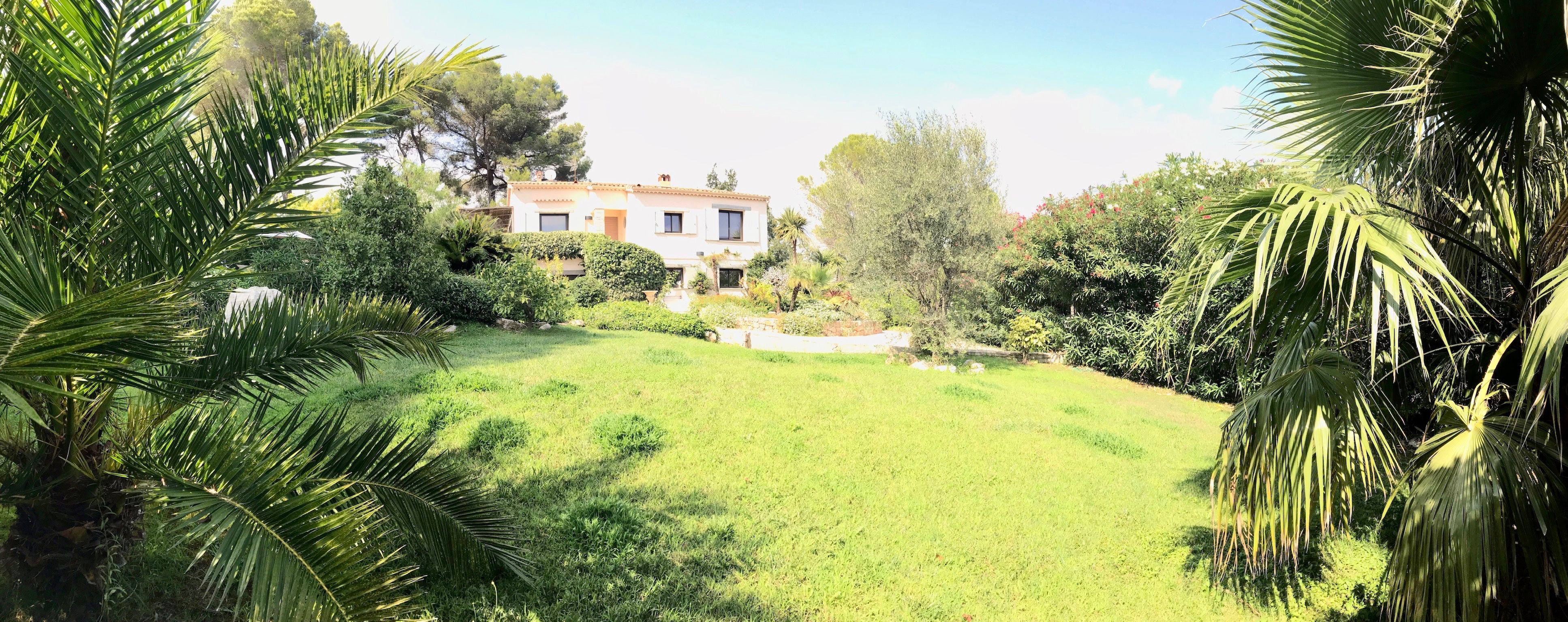 Location Villa avec piscine à proximité de Mougins School (loyer tout inclus)