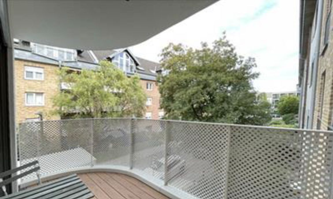 Exklusive Neubauwohnung: Möblierte 2-Zimmer-Wohnung mit Balkon in Bilk