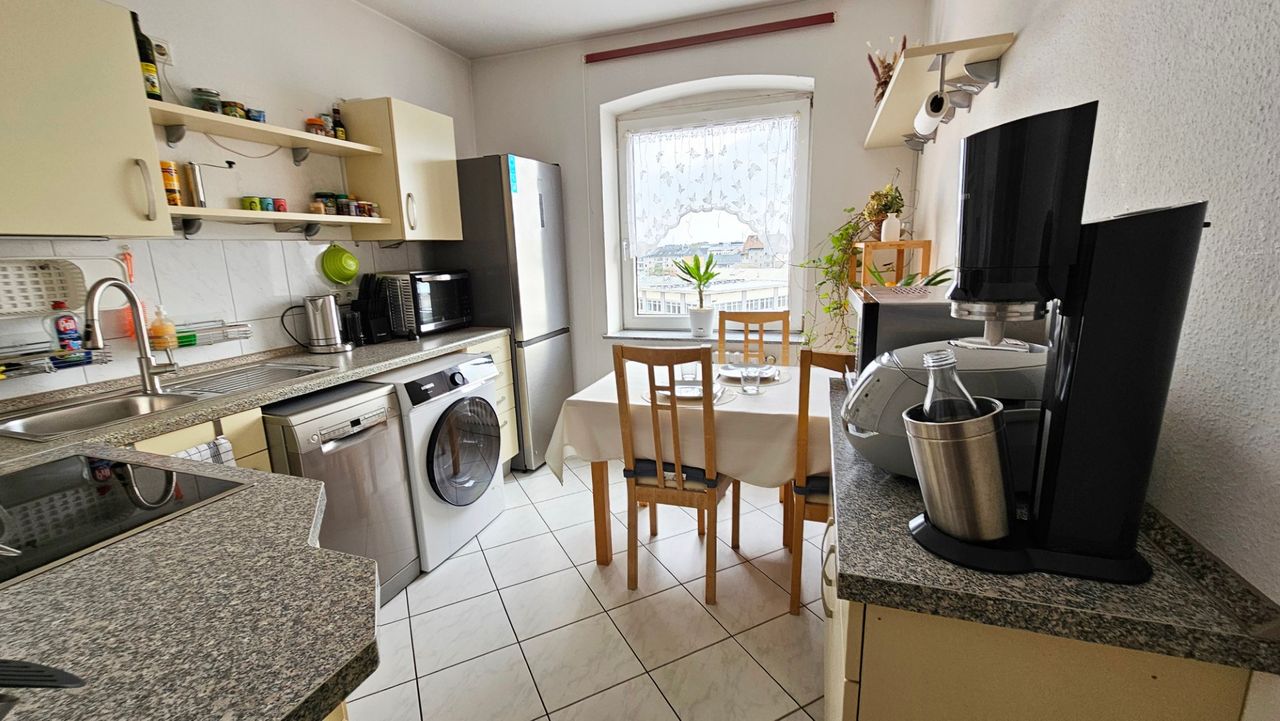 Modern furnished & fully equipped, 3-room apartment (65 m² + 12 m² balcony), all-inclusive, 6-month fixed term