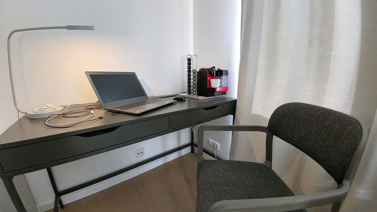 Lovely studio apartment in Köln, facing the park