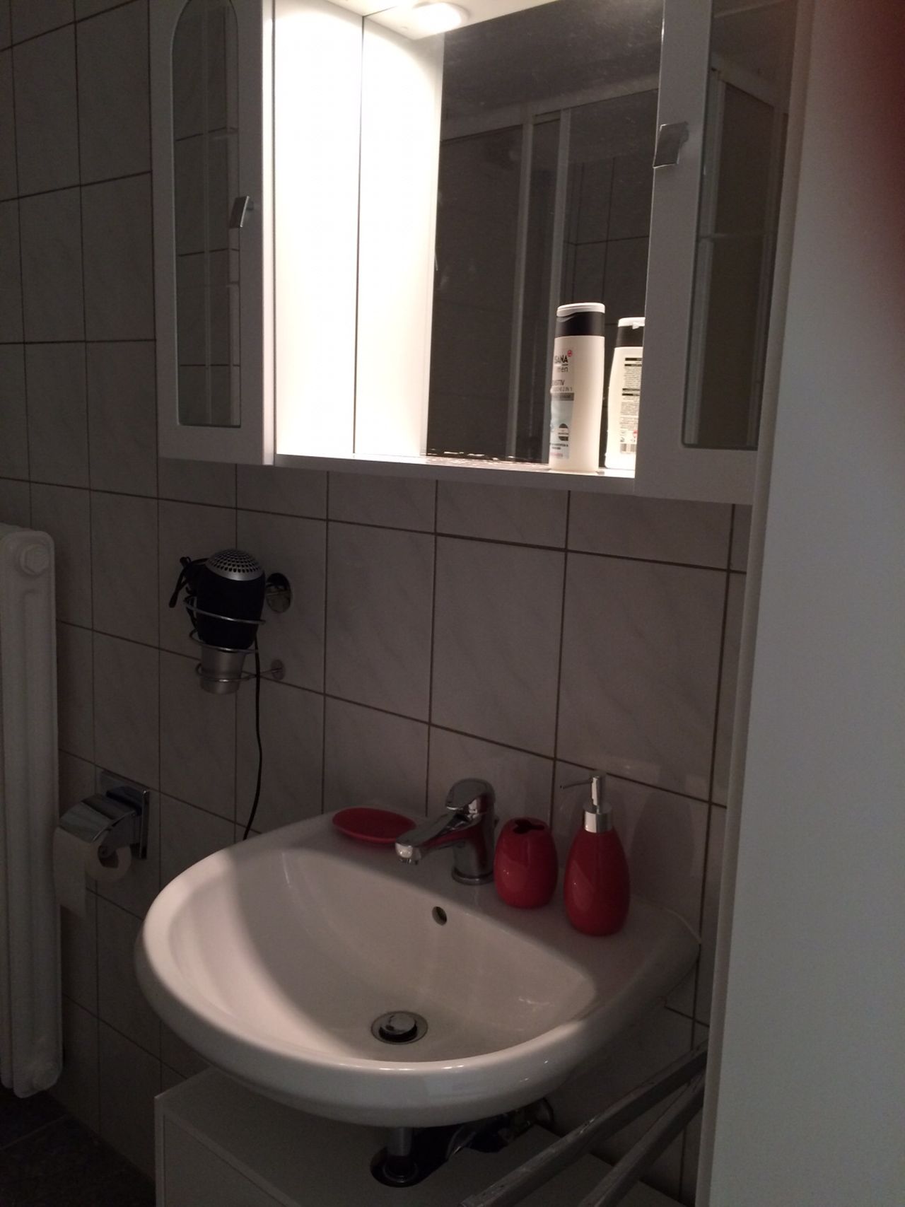 Cozy home with balcony in the city center of Düsseldorf (directly at the main station)