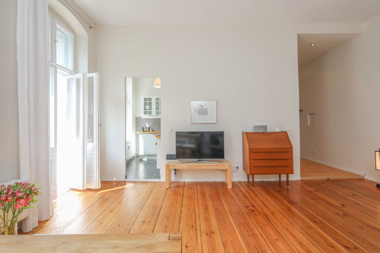 Spacious, bright and cozy 2 room apartment with southwest facing balcony at Prenzlauer Berg / Pankow
