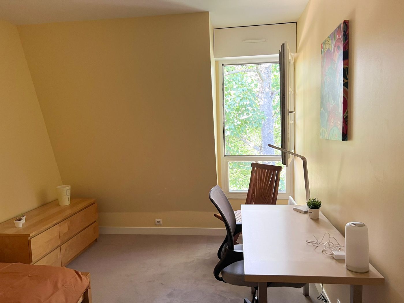 Location Spacieux 4/5 pieces, dernier etage, au coeur du Vieux Chatillon. (loyer tout inc