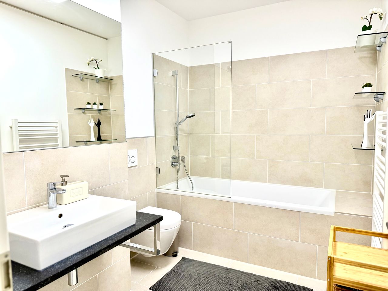 Le Grand Düsseldorf – Luxury Apartment with Concierge, Sauna & Balcony in a Premium Complex