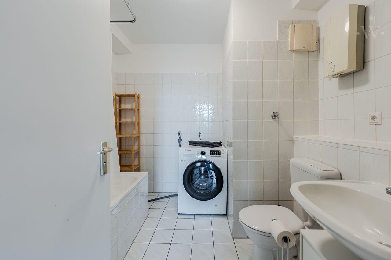 Kreuzberg highlight: Modern apartment with plenty of space, freshly renovated and furnished!