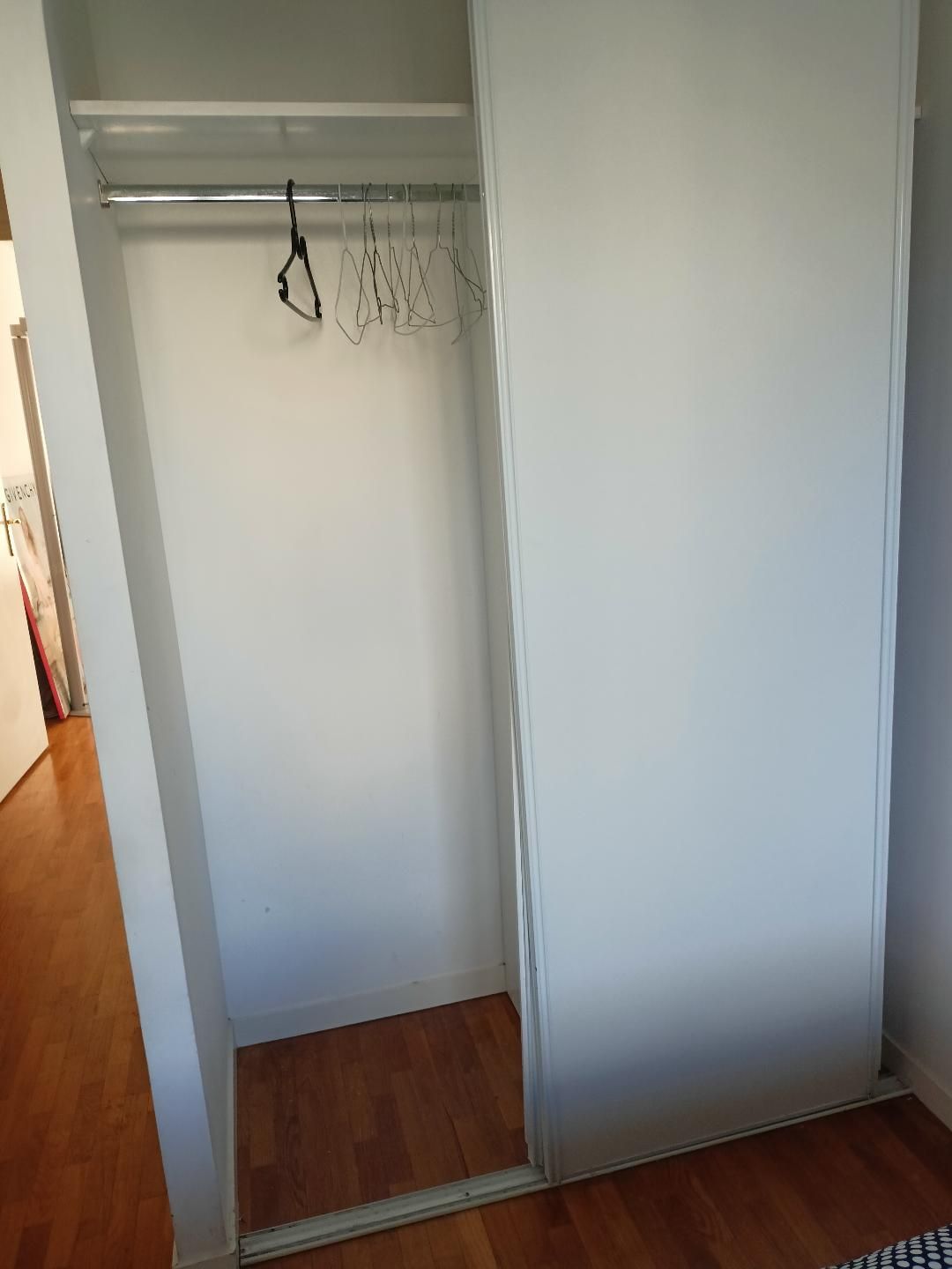 Chambre meublée N°2 dans un appartement en colocation à ColombesParfait appartement proche des transports dans le quartier de Weiherhammer (loyer tout inclus) Colombes