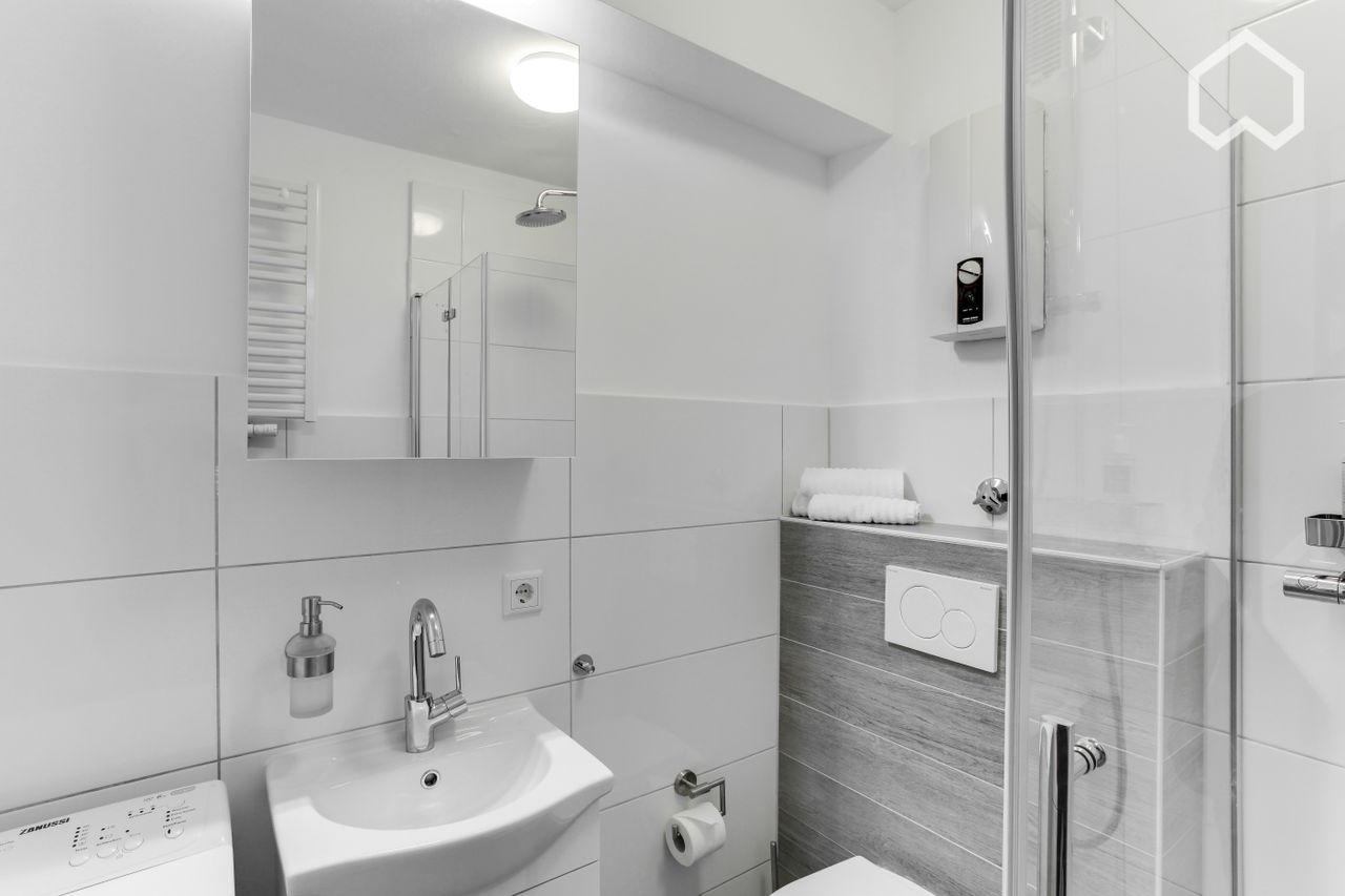 Modern flat in the city centre of Leverkusen (optional parking & close to main station)