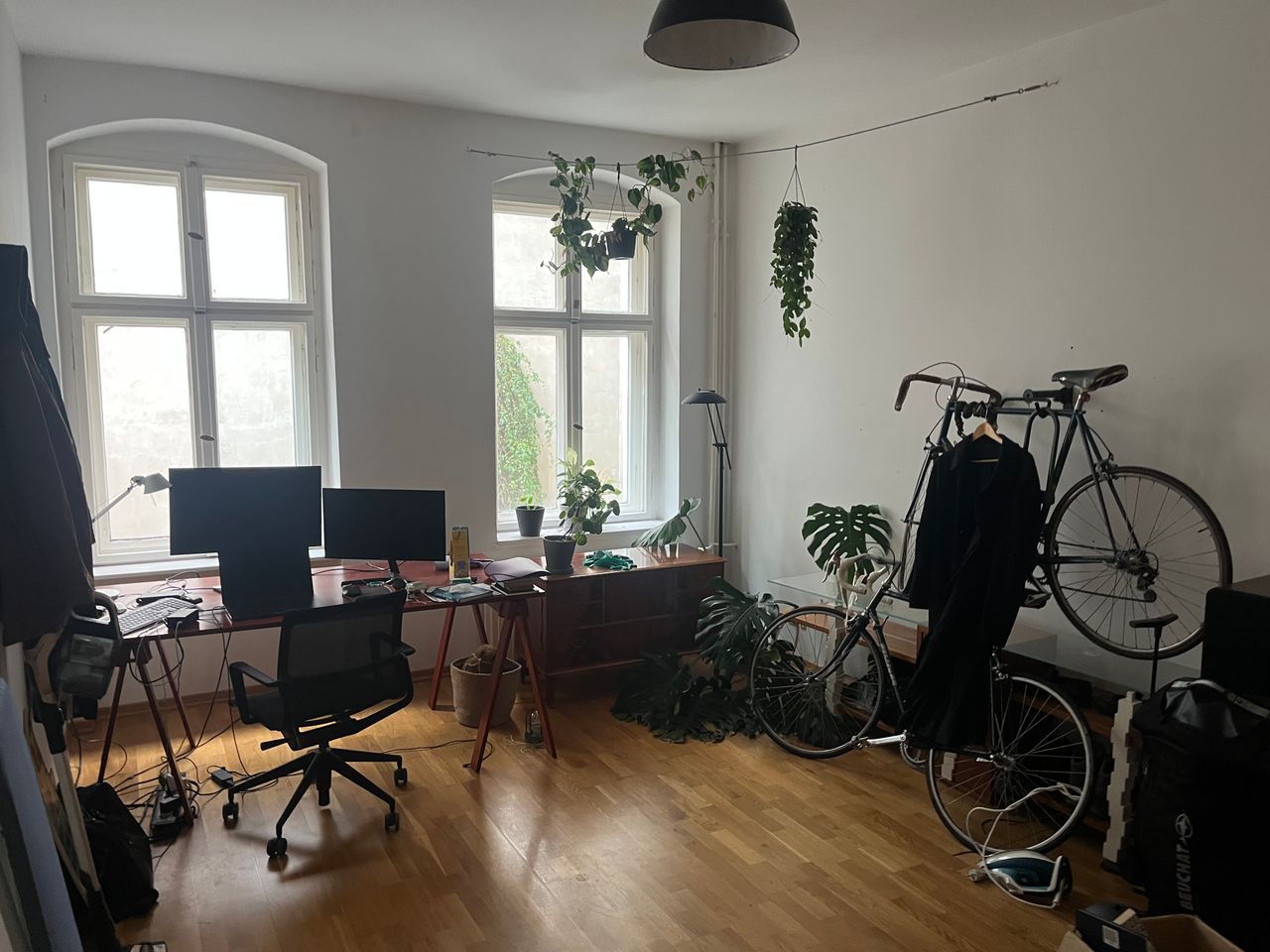 Stylish 3-room apartment in an old building (100 m²) – furnished, quiet, great location