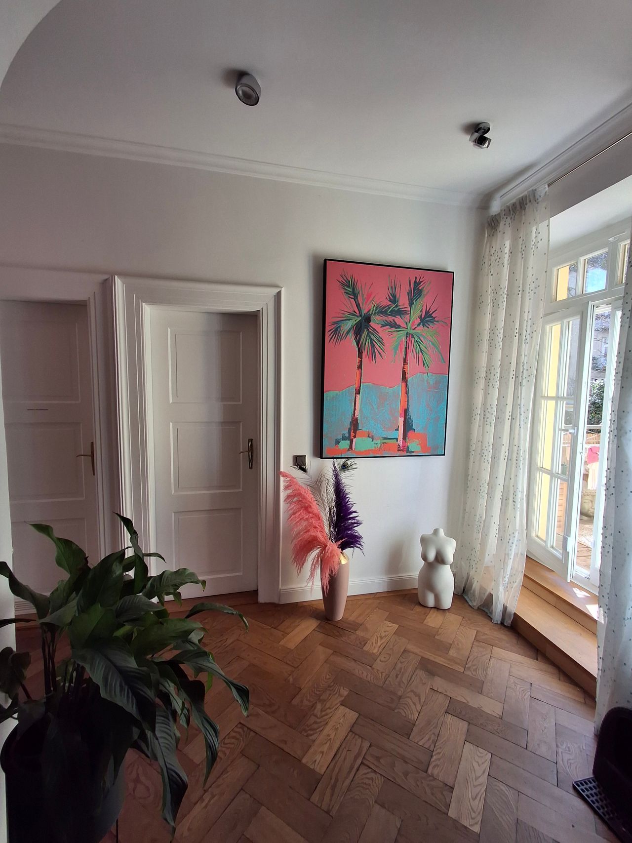 Co-living with almost exclusive use with cat