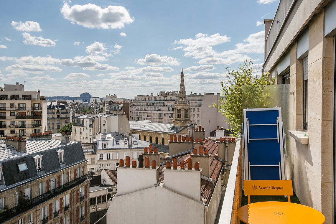 Exclusive Furnished Rental – Terrace, Garage & Eiffel District Charm (loyer tout inclus) Paris