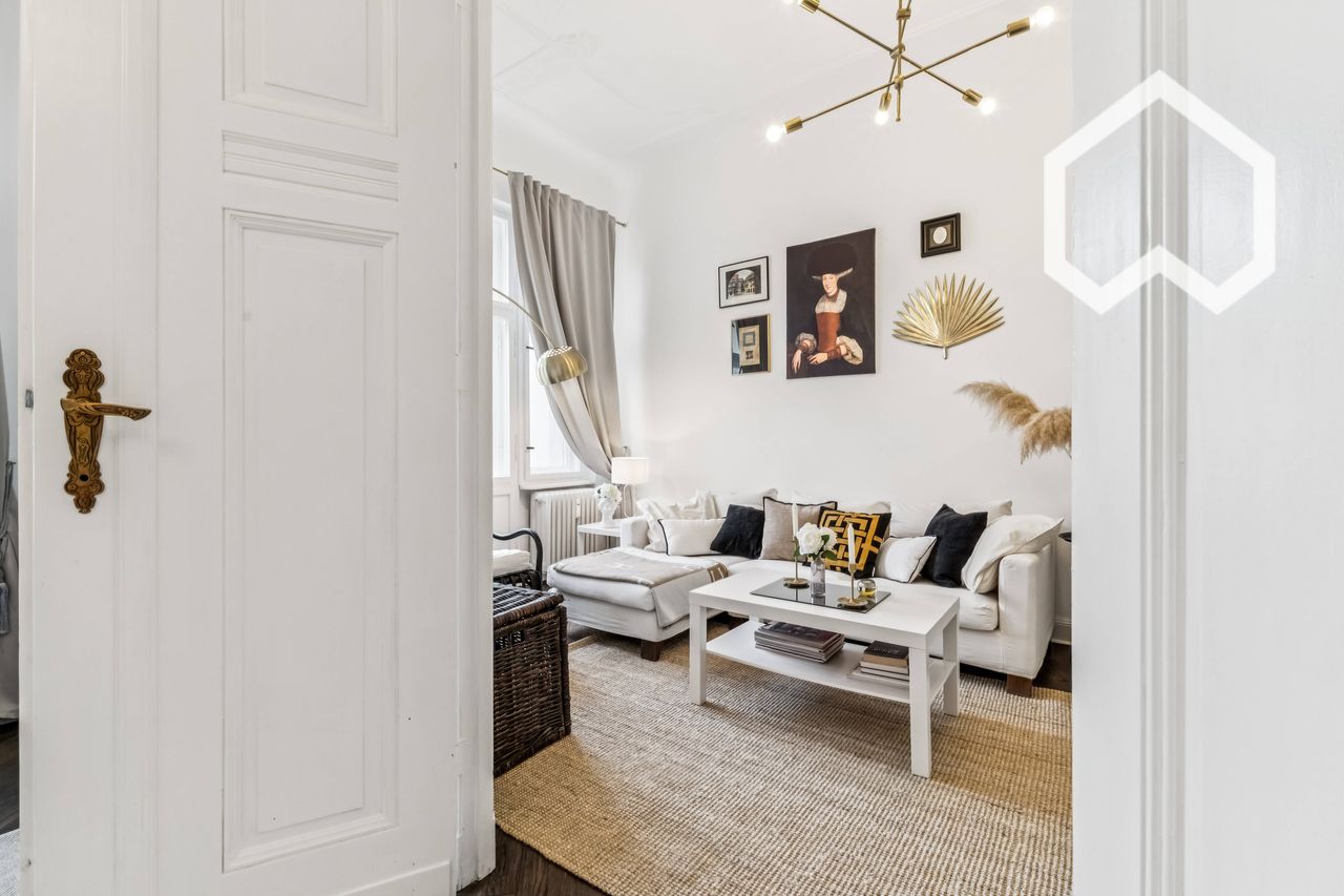 Exclusive Apartment in Berlin-Friedenau (Steglitz): Elegant Art Nouveau Style, Bright & Perfectly Connected