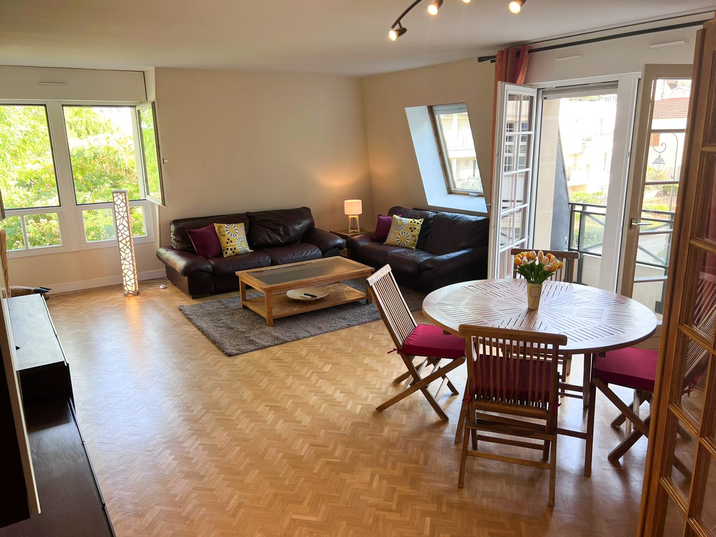 Location Spacieux 4/5 pieces, dernier etage, au coeur du Vieux Chatillon. (loyer tout inc