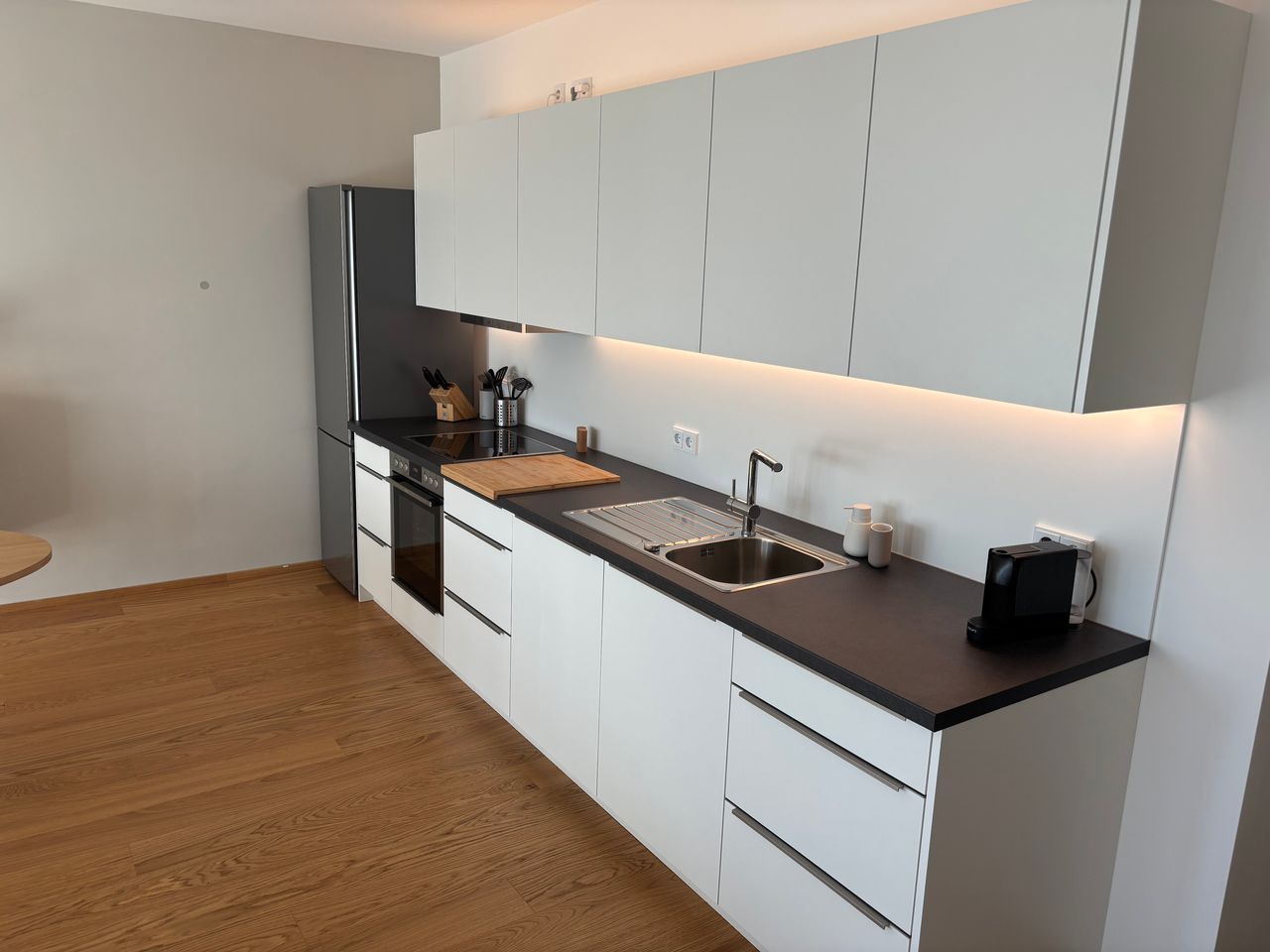 High-end furnished new-build apartment with large balcony, Alpine view & underground parking in Munich-Neufreimann