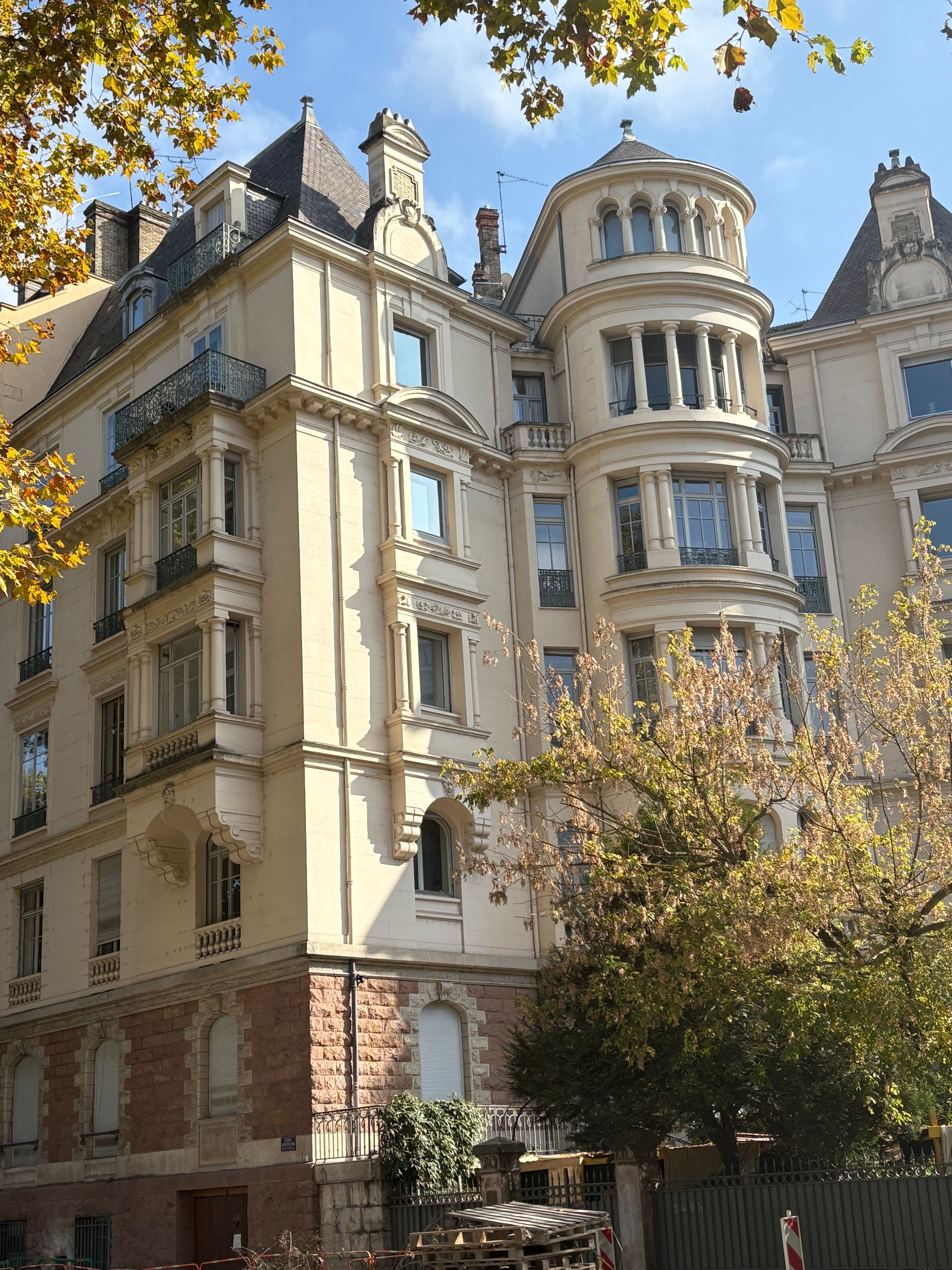 Location Studio – Vue parc de la Tête d'Or Belges– Lyon 6e (loyer tout inclus)