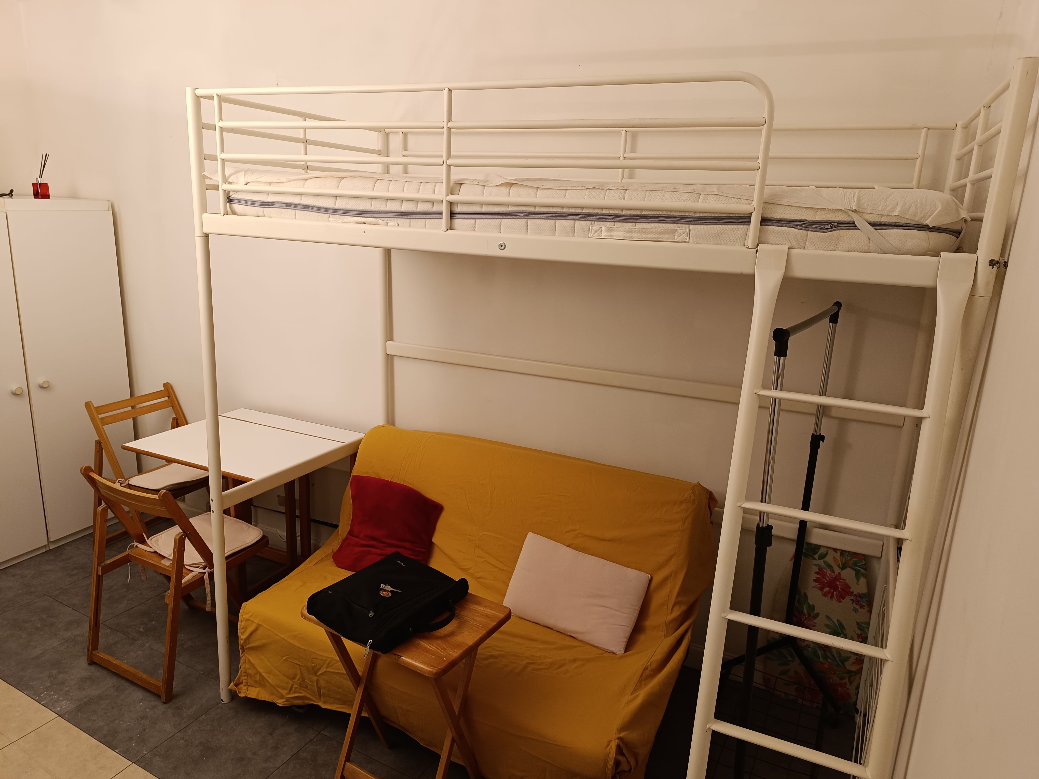Studio calme à Montparnasse pour étudiant(e) ou professionnel(le) non-fumeurs (loyer tout inclus) Paris