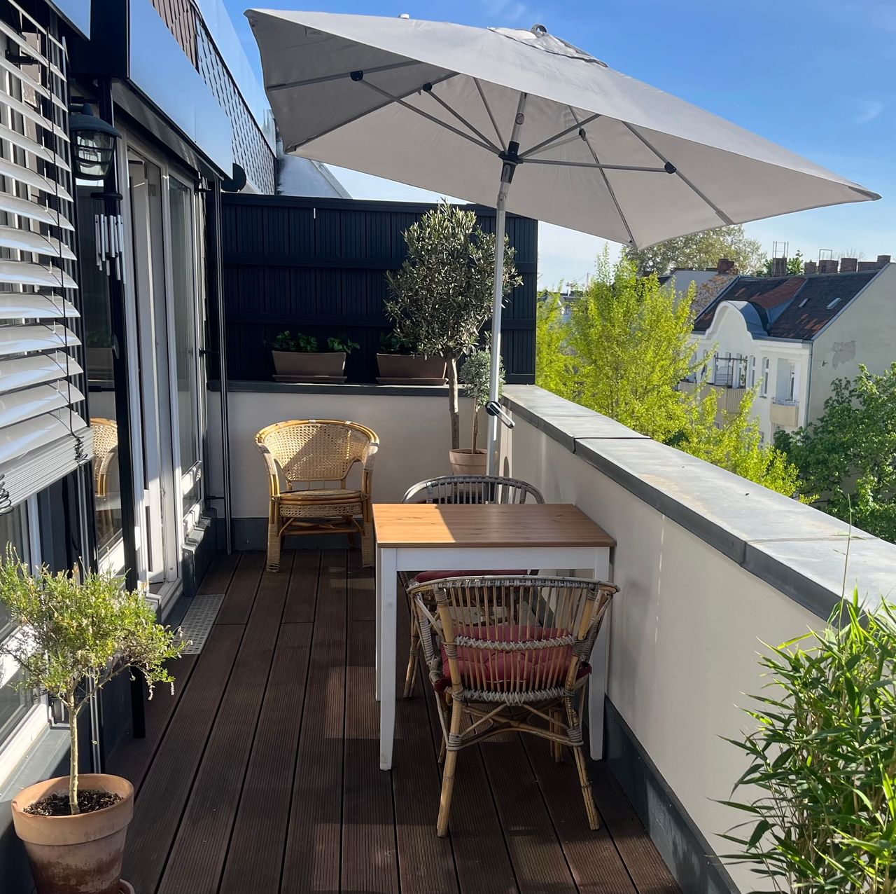 Gorgeous bright top floor apartment in Moabit