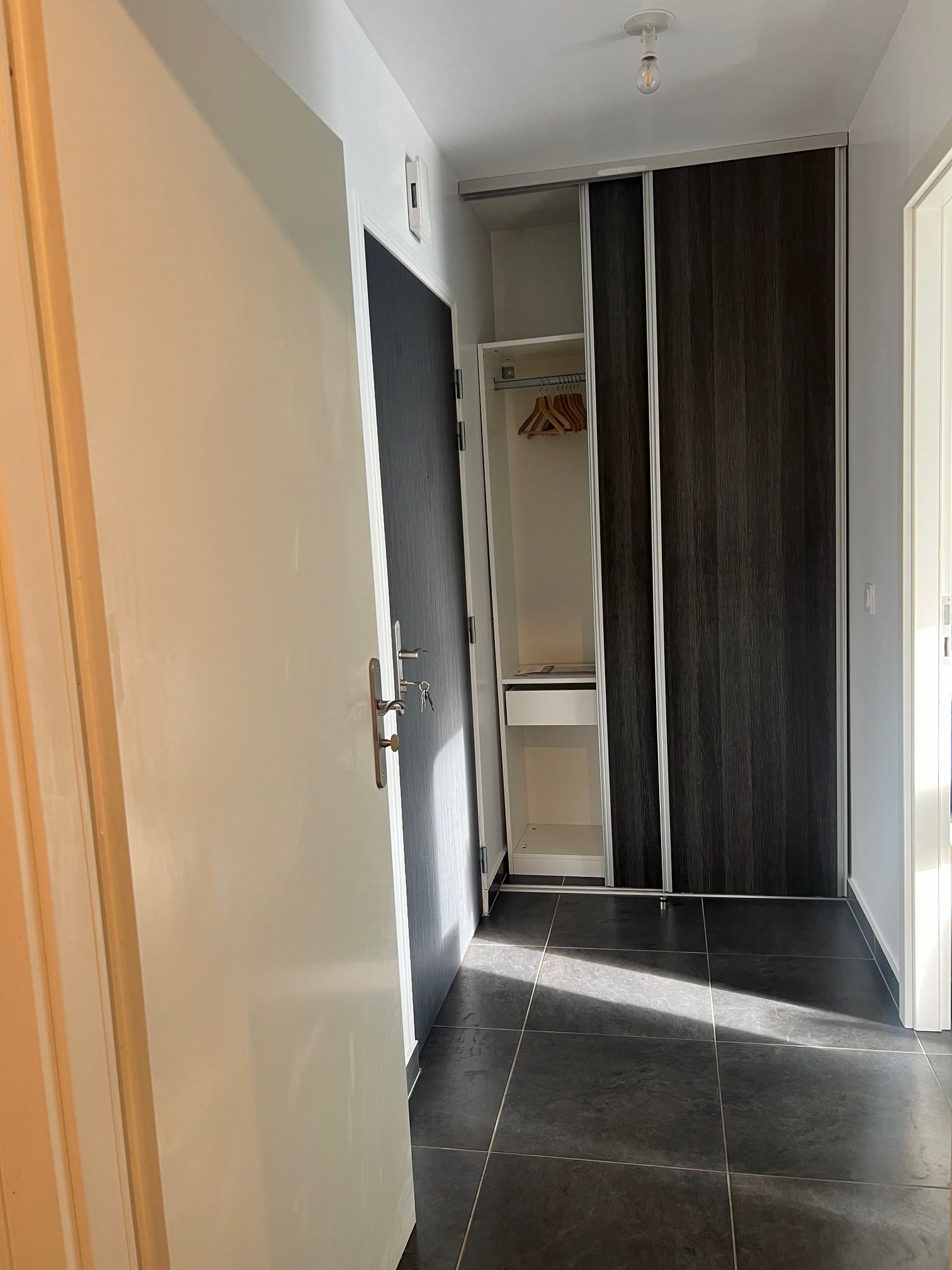 Location Studio T1 lumineux et spacieux avec balcon et parking à Noisy-le-Grand (loyer to