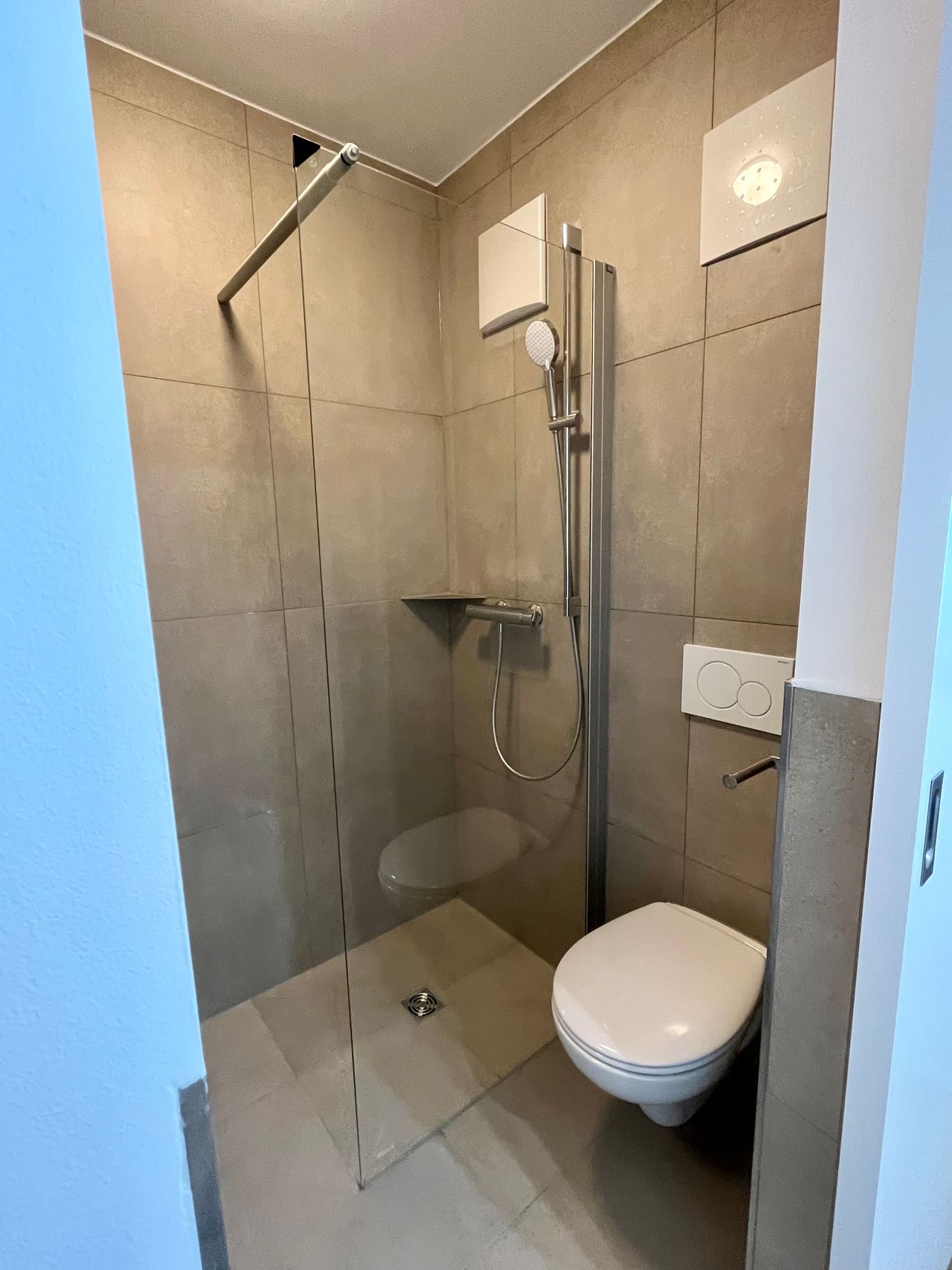 All-inclusive 1-room apartment with large balcony