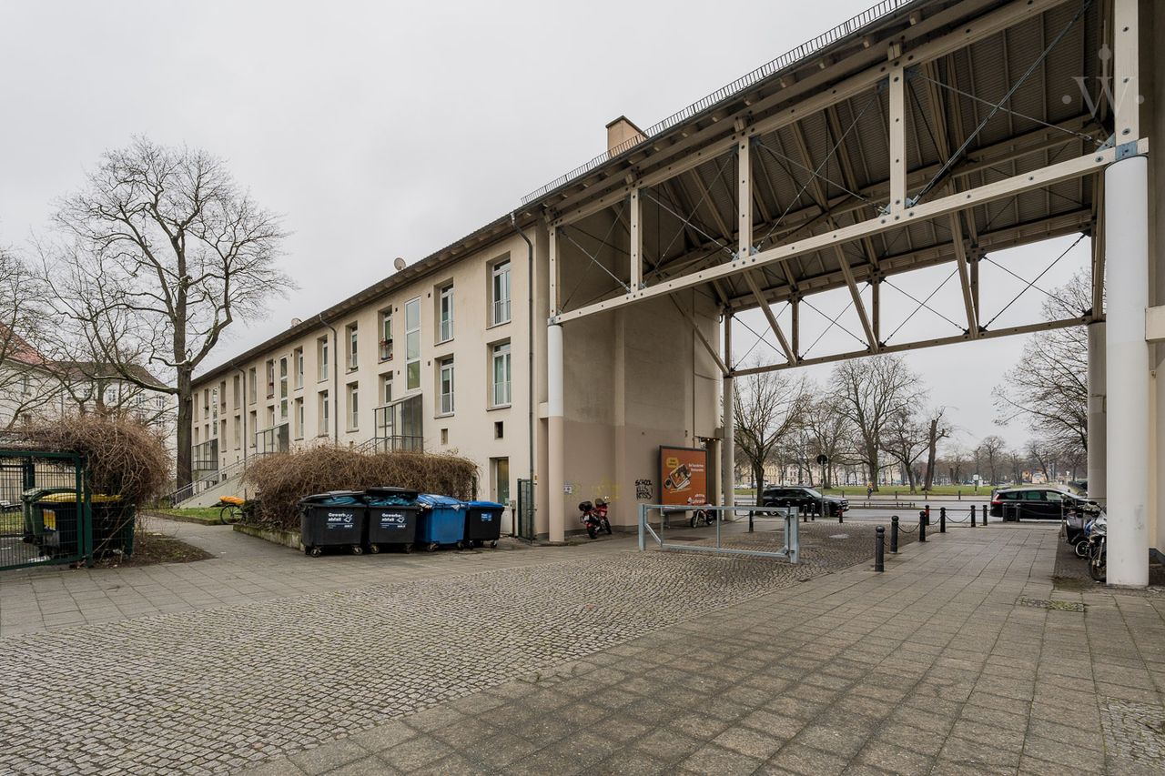 Modernly furnished 4-room maisonette apartment with a view of Charlottenburg Palace