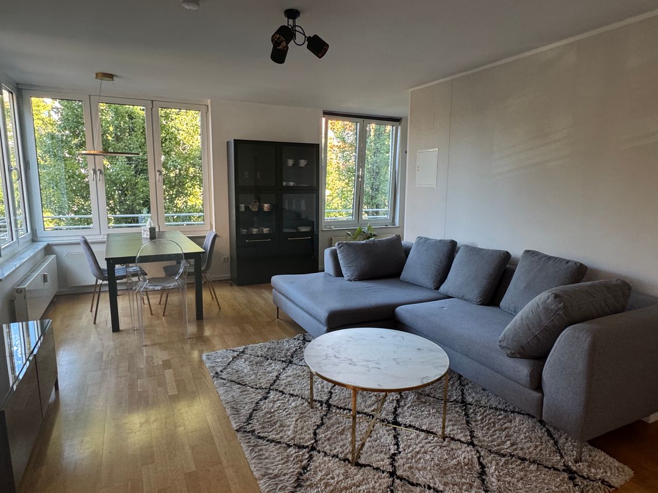 Central, stylish 2-room flat right next to the underground