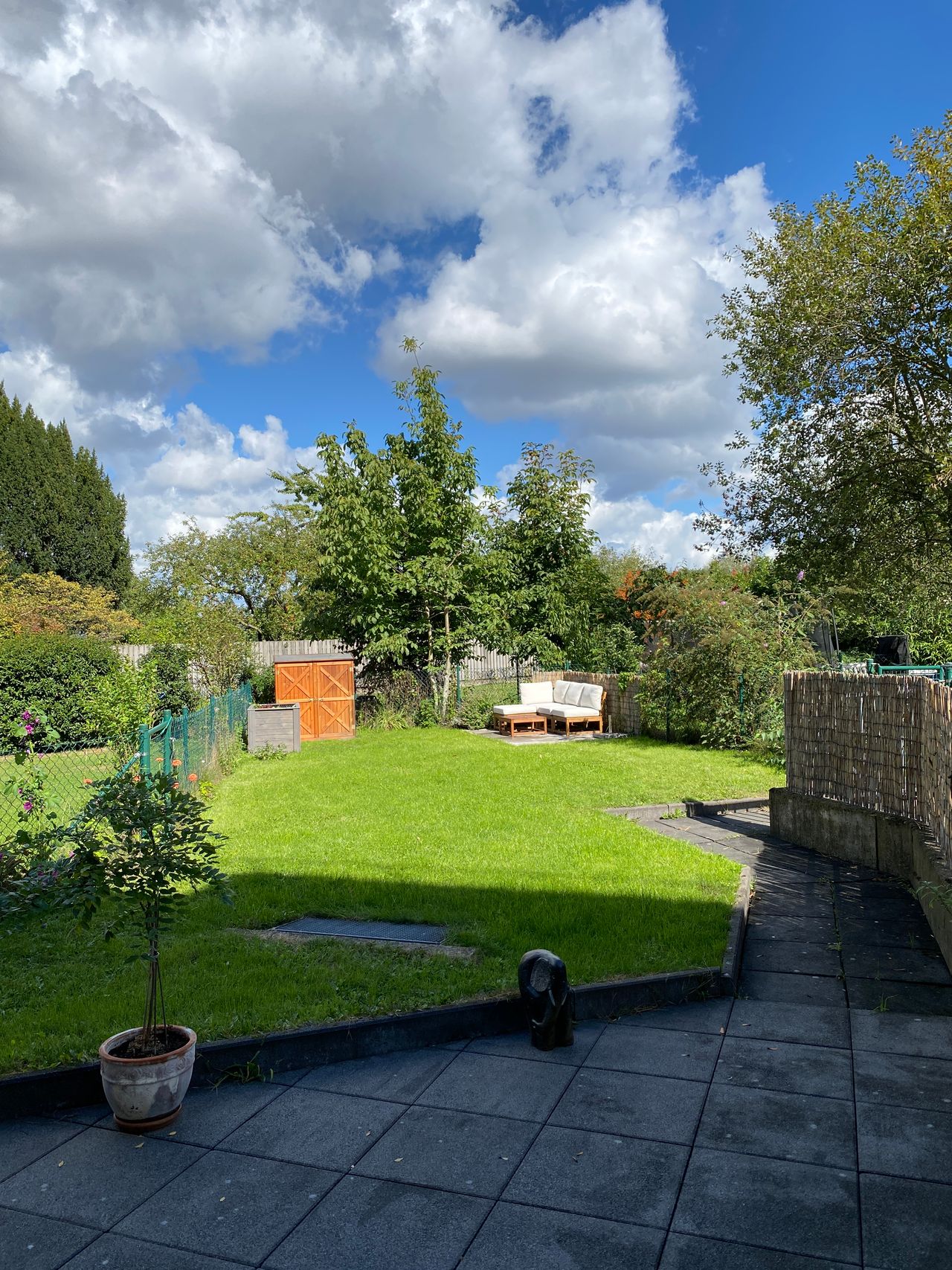 Furnished 3-room apartment with garden in Düsseldorf-Hamm