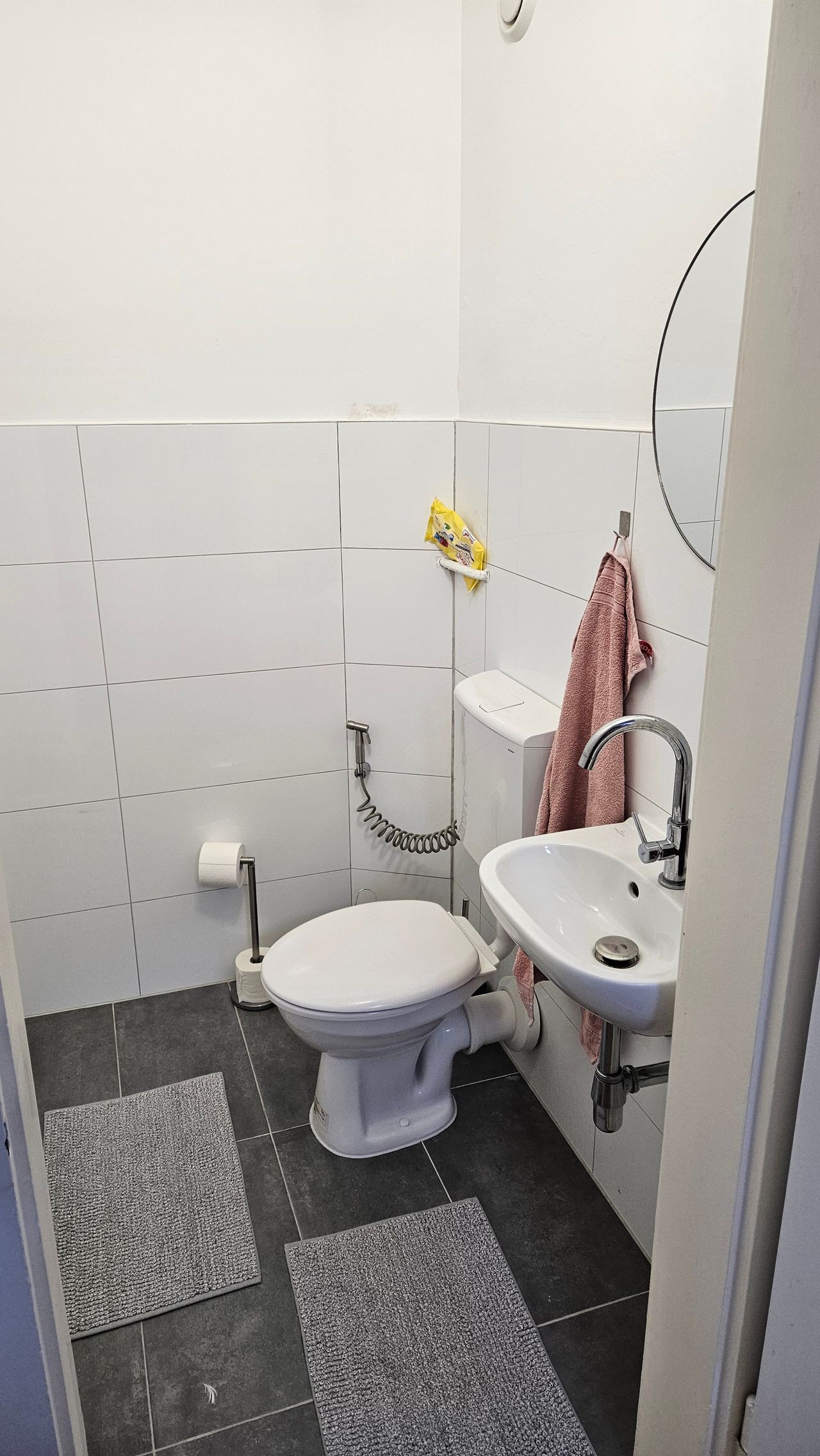 Wonderful, light-flooded, charming apartment located in Rath, Düsseldorf