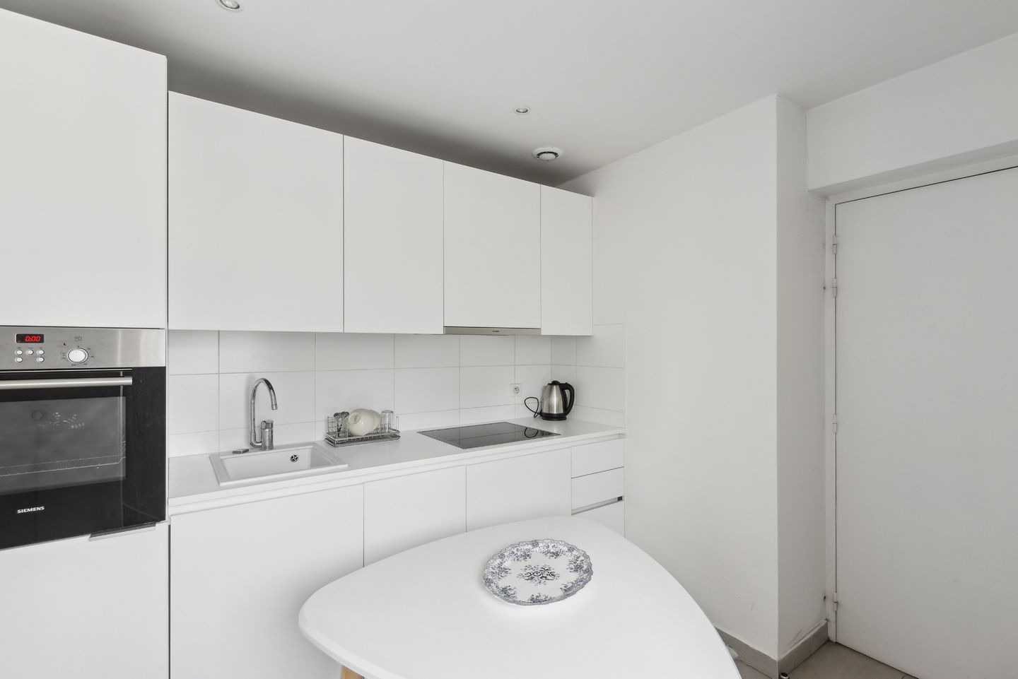Location ID 373 Champs Elysees / rue Marbeuf (loyer tout inclus)