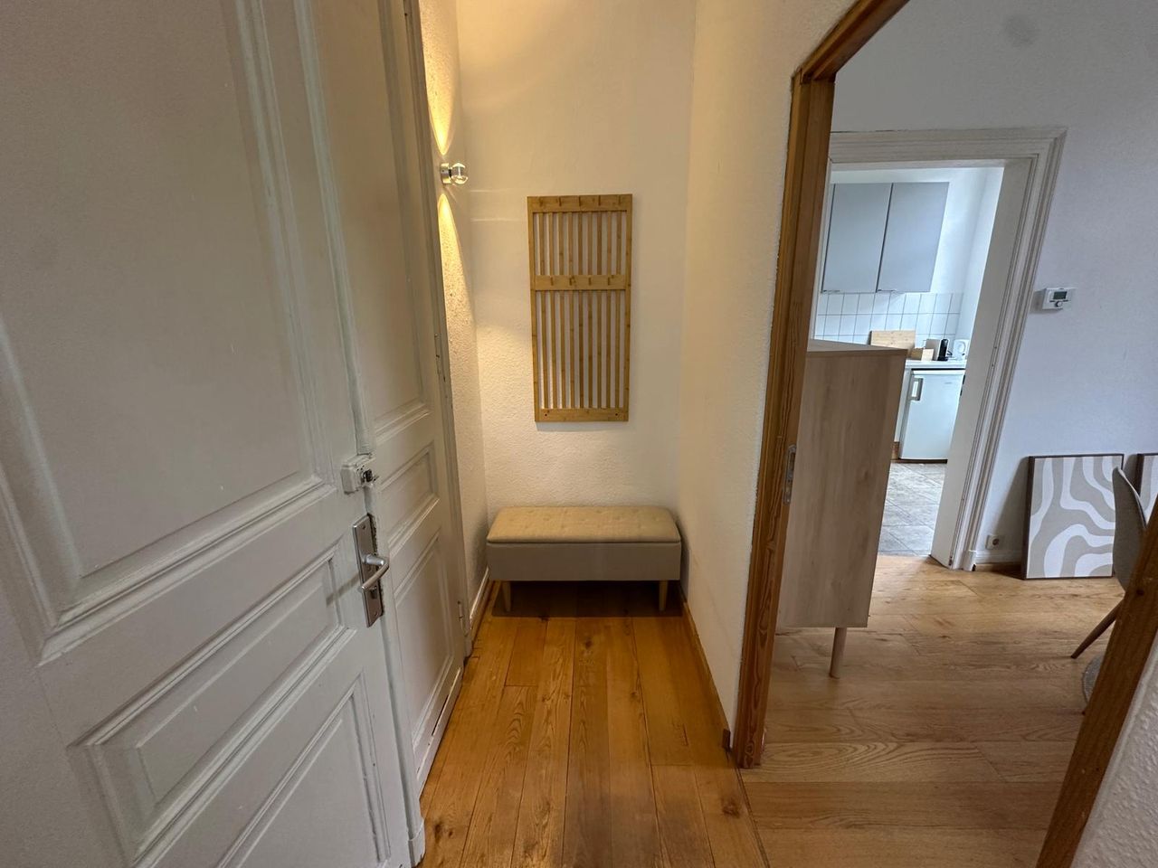 Stylish City Apartment with Designer Furniture & High Ceilings – Near City Center