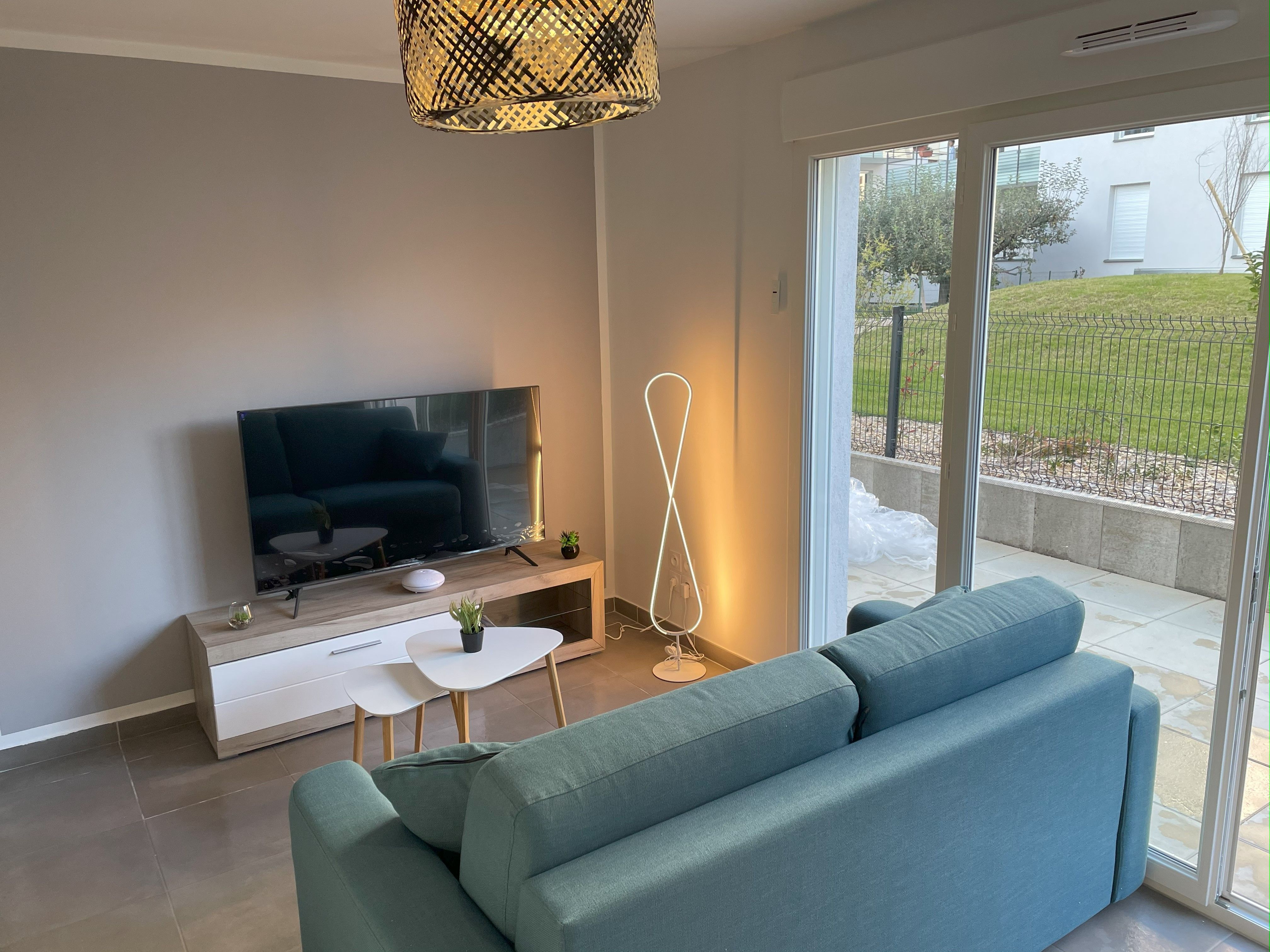 Location Élégant T2 Moderne à Annemasse avec Terrasse Privée – Confort et Proximité de Ge
