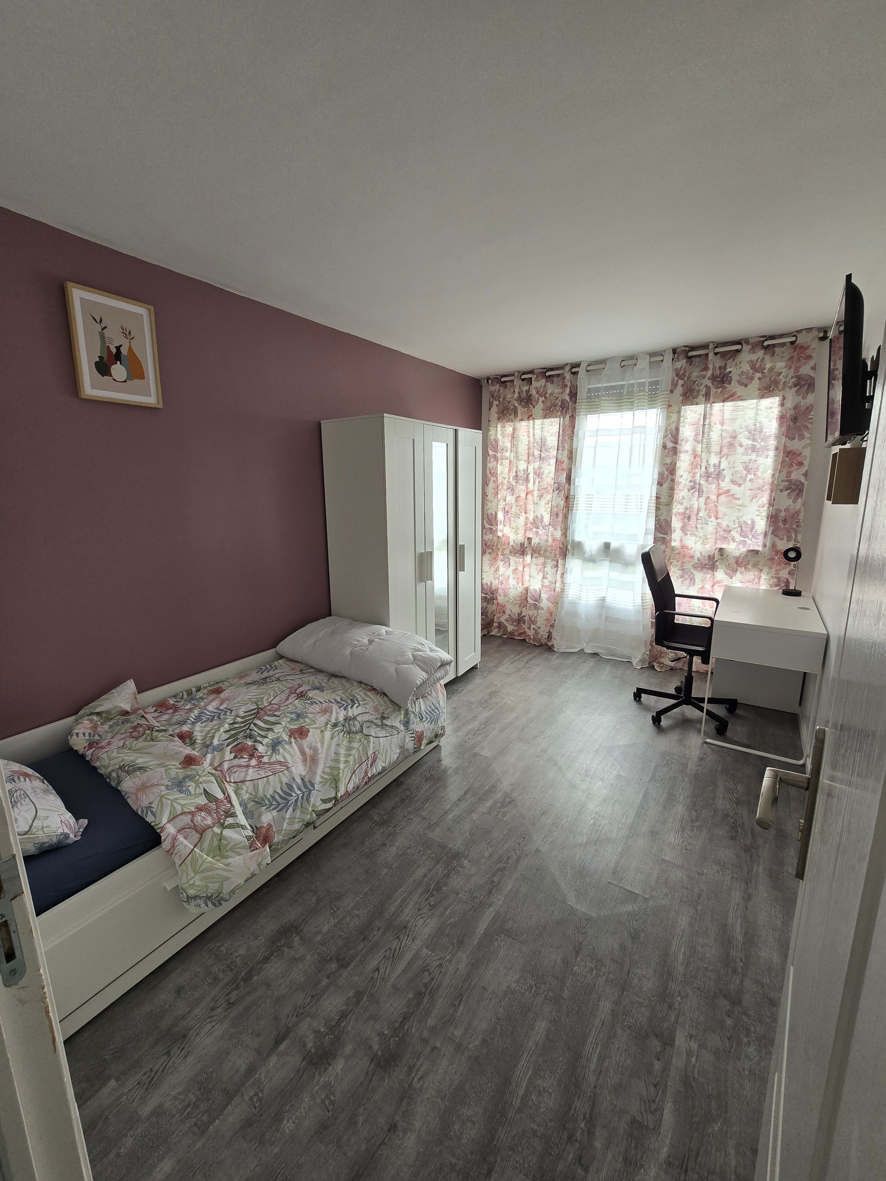 Chambre meublée en colocation – appartement rénové – proche transports et Vélizy 2 proche du centre-ville dans le quartier de Mühlhausen (loyer tout inclus) Meudon