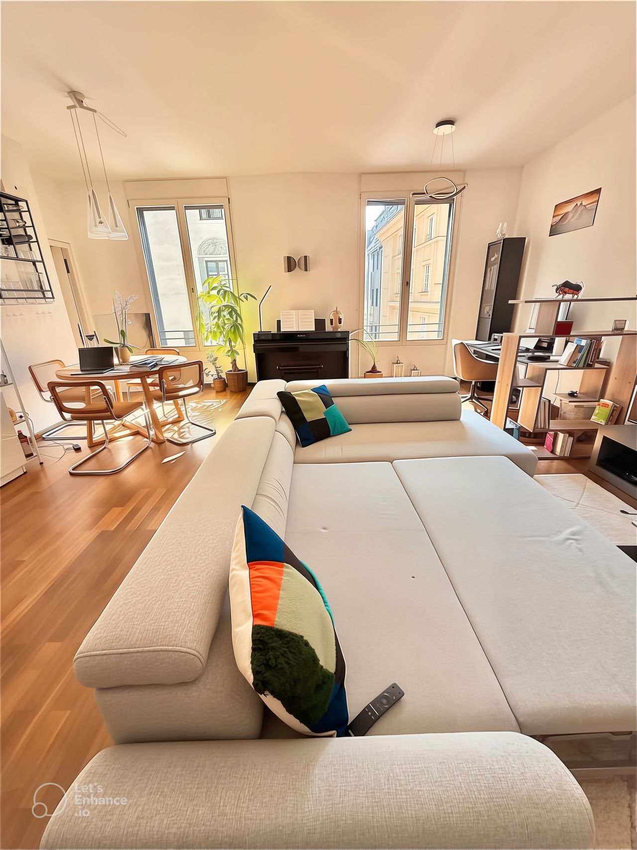 Modern studio at Munich Marienplatz (with home Cinema Feeling)