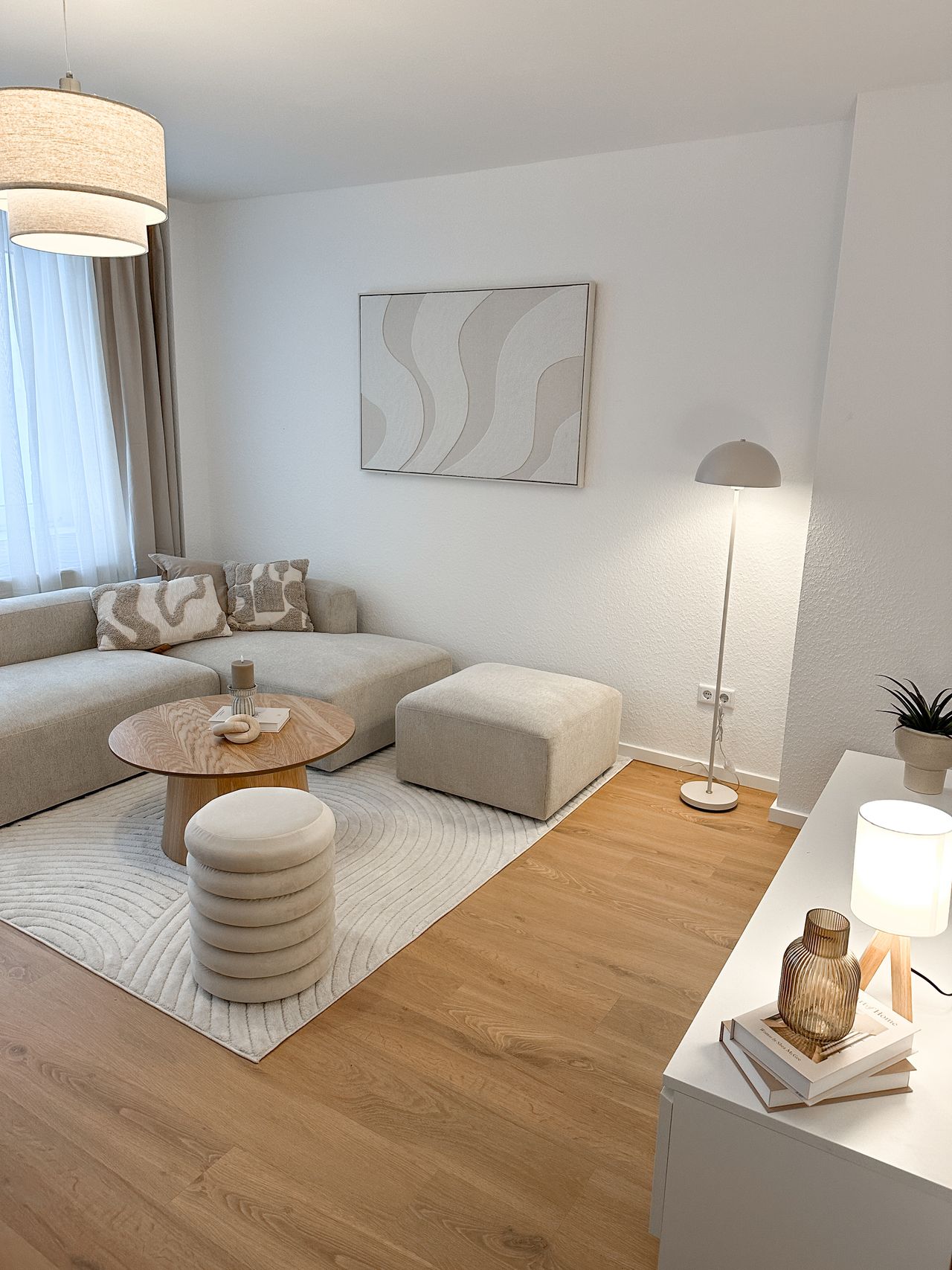 Beautiful Newly Renovated 2-Room Apartment with Separate Kitchen and Modern Bathroom