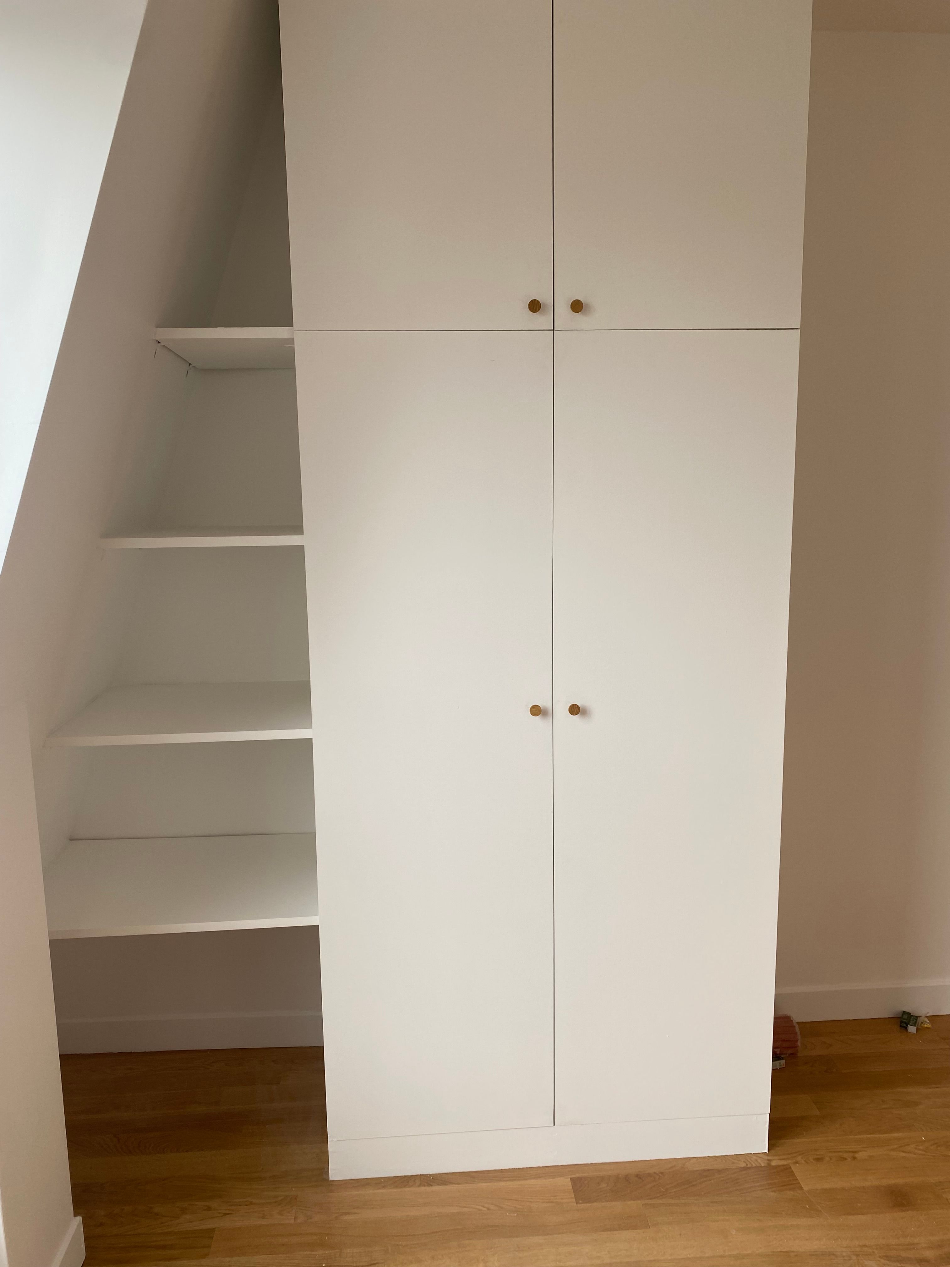 Fully renovated top floor studio with small balcony (loyer tout inclus) Paris