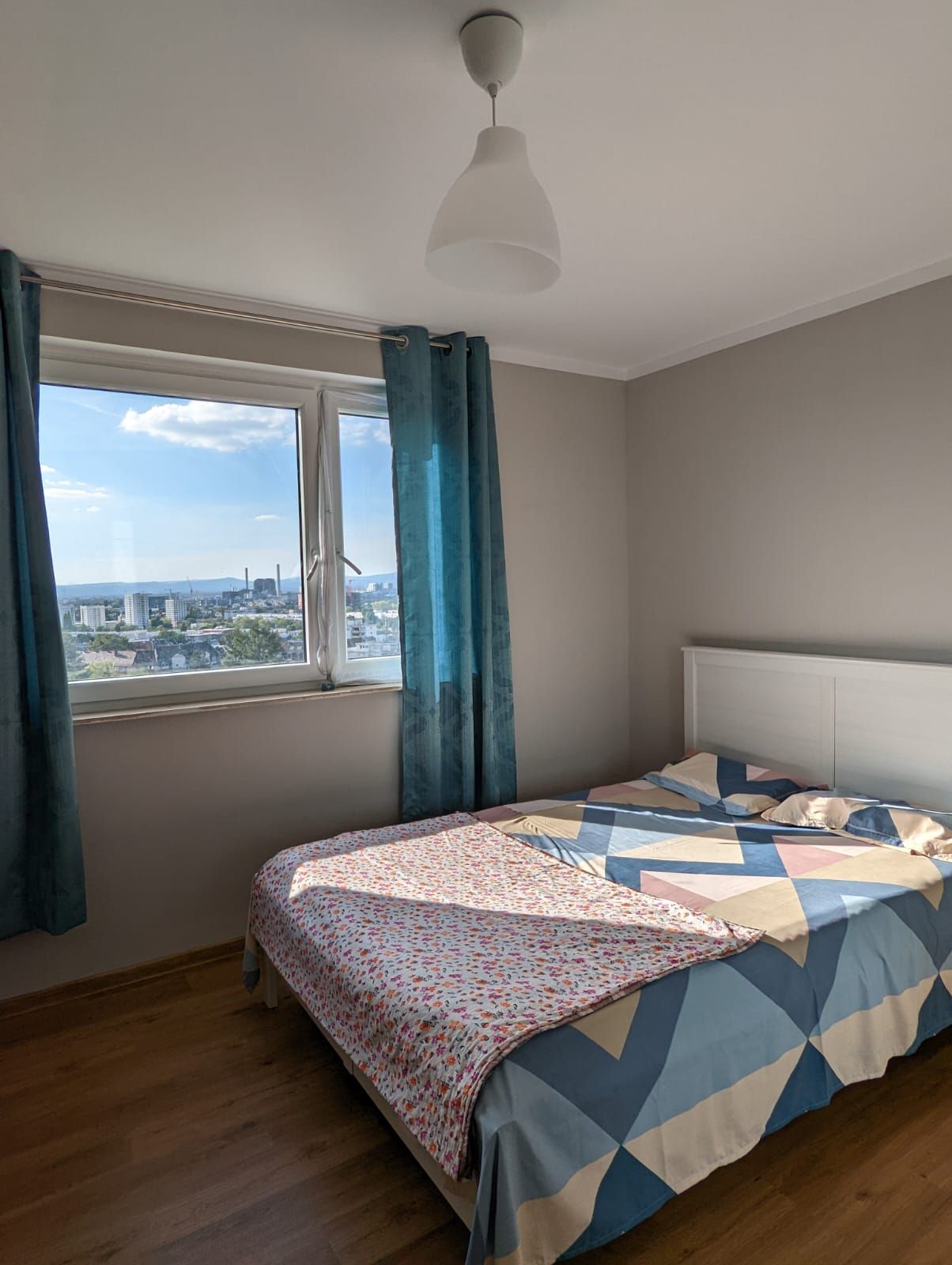 Bright 3 room fully furnished apartment with modern amenities and refreshing outside view of Frankfurt city