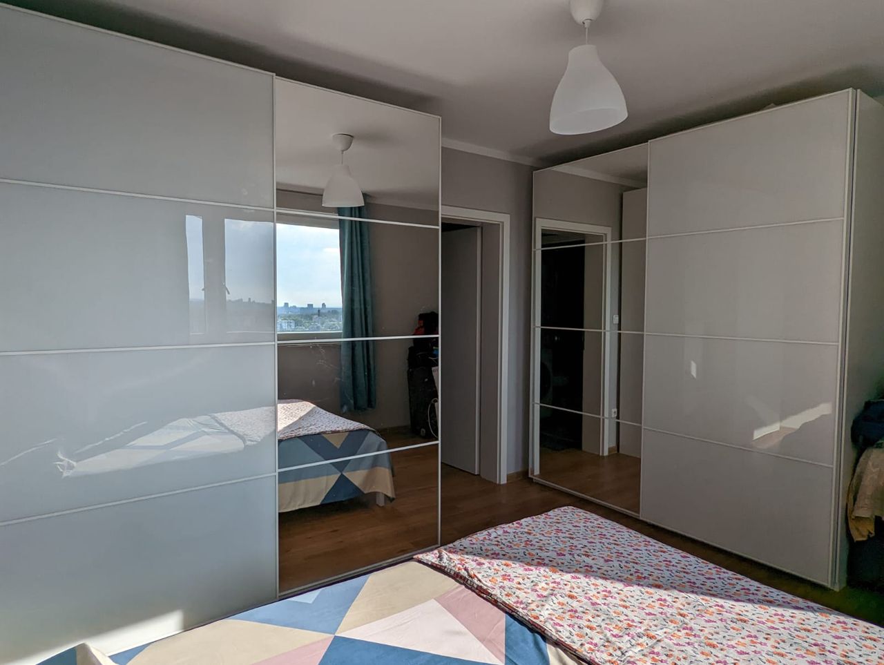 Bright 3 room fully furnished apartment with modern amenities and refreshing outside view of Frankfurt city