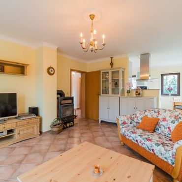 Cozy Country House with Pool and Orchard in a Quiet Location of Berlin Biesdorf in Biesdorf