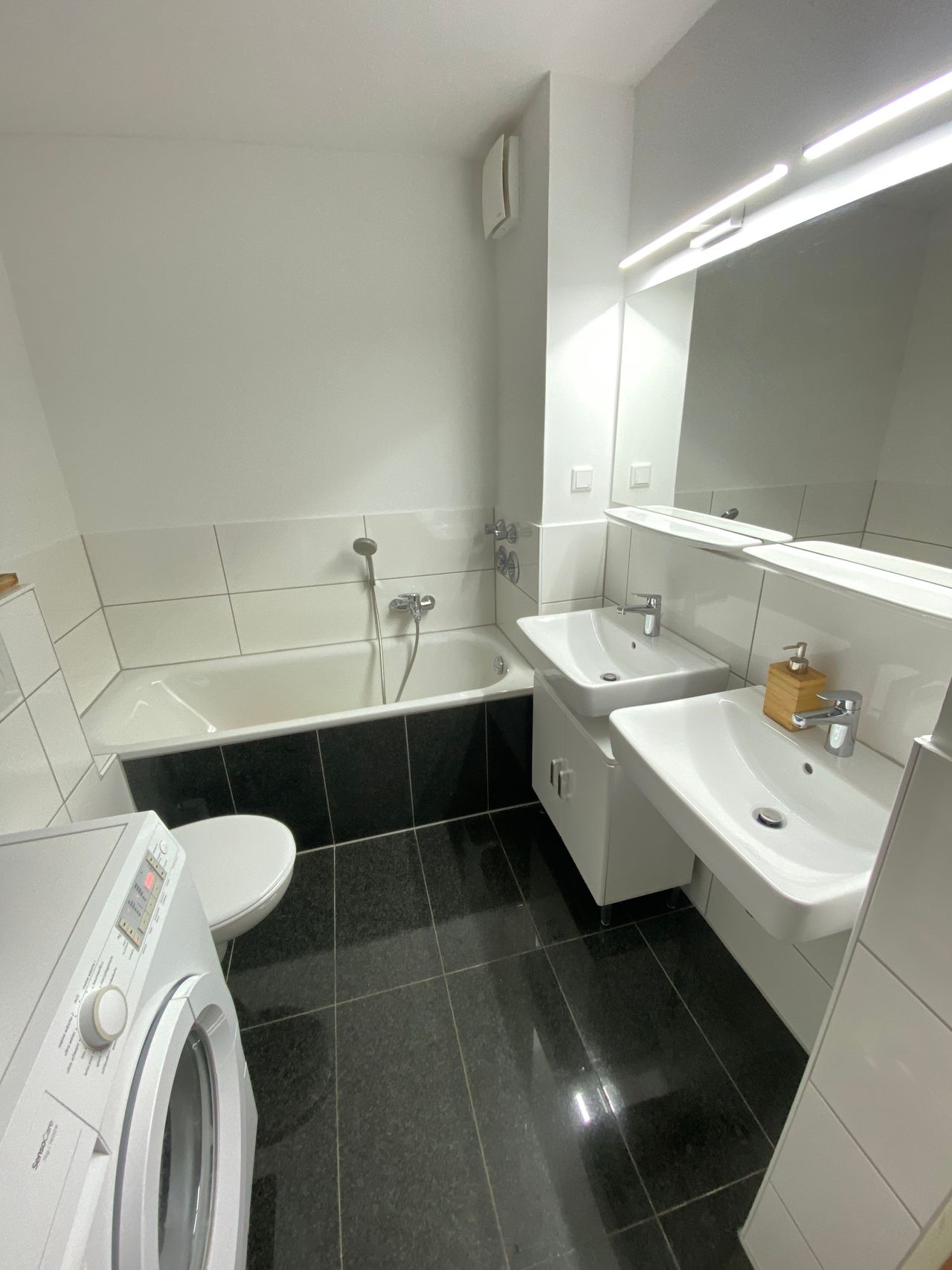 Furnished 3-room apartment with garden in Düsseldorf-Hamm