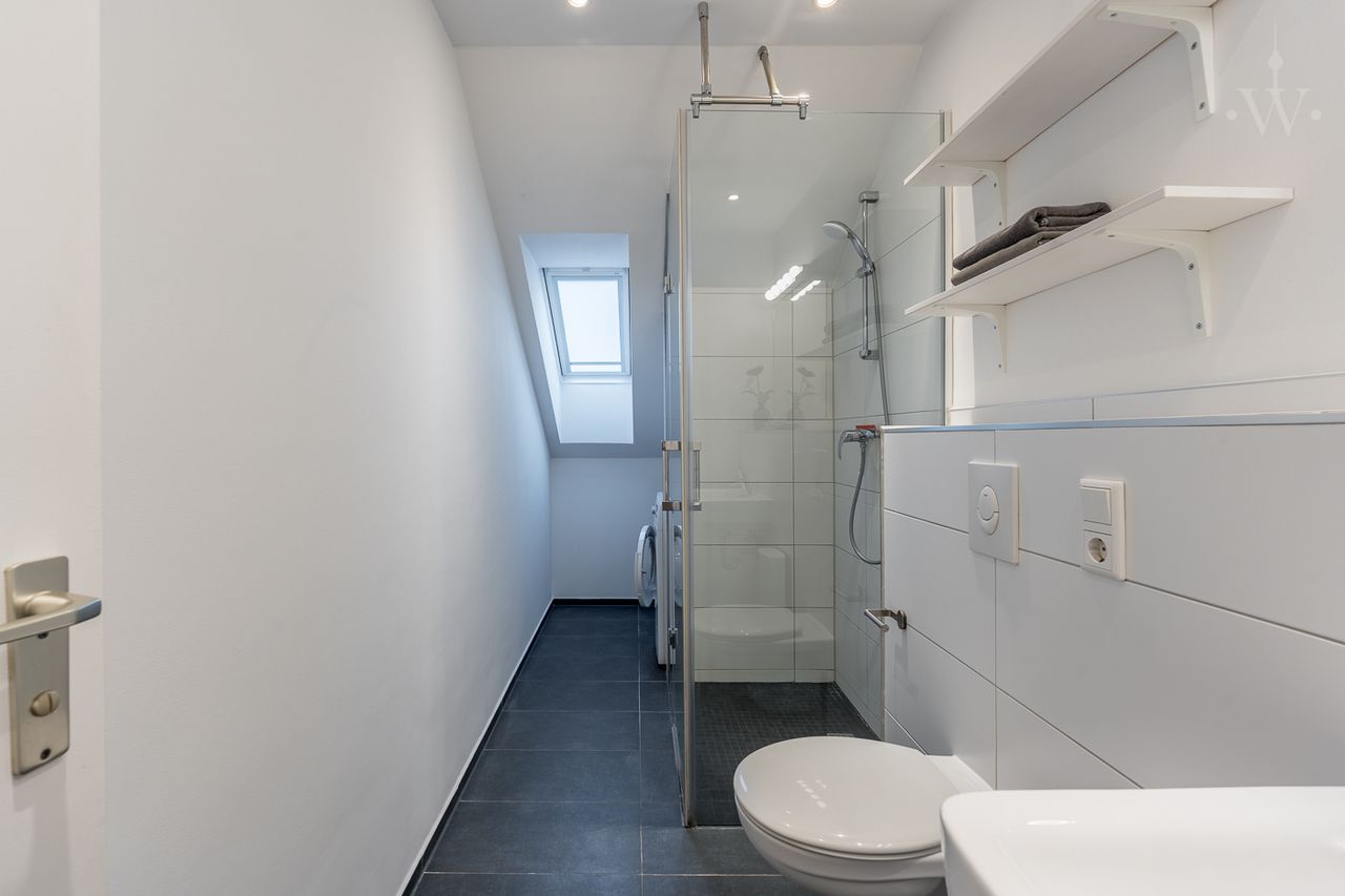 Modernly furnished 4-room maisonette apartment with a view of Charlottenburg Palace