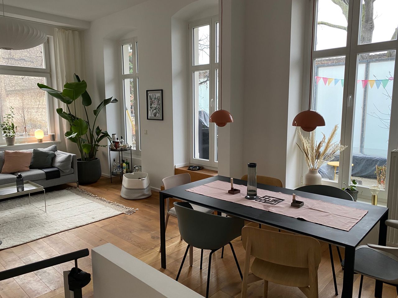 Bright, furnished 3-room apartment in Berlin Mitte with spacious balcony